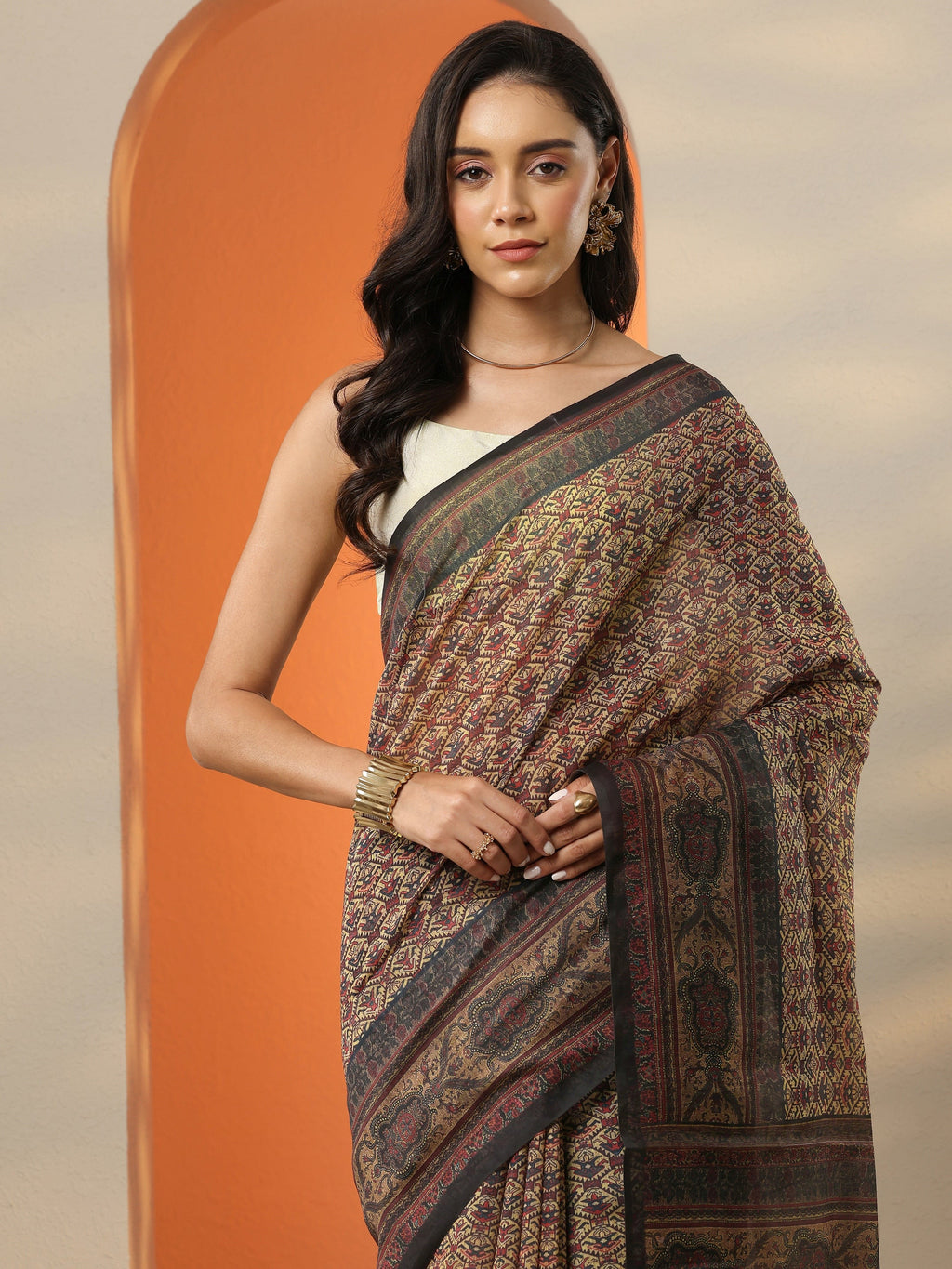 Black Printed Silk Blend Saree With Unstitched Blouse Piece