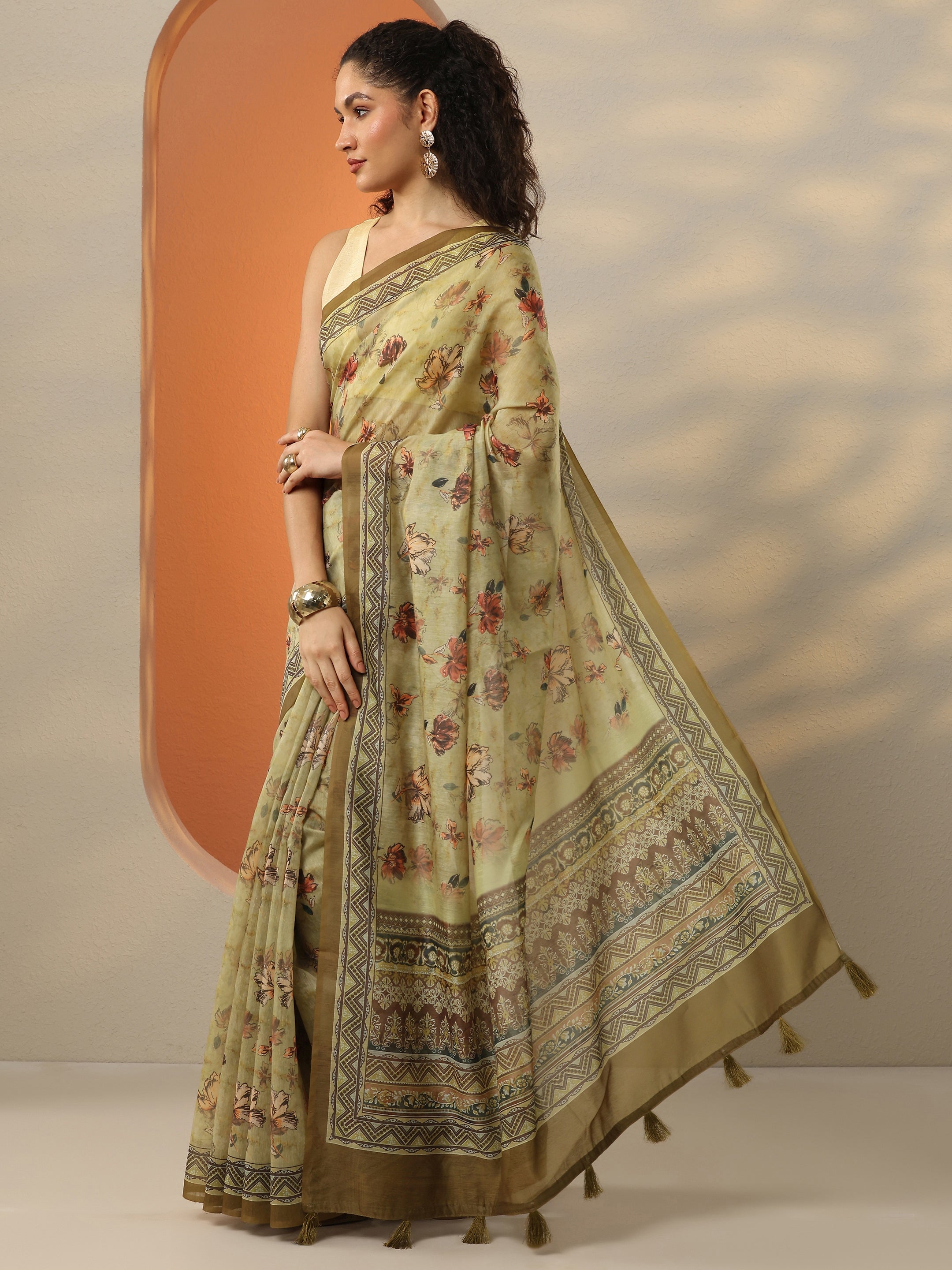Green Printed Silk Blend Saree With Unstitched Blouse Piece