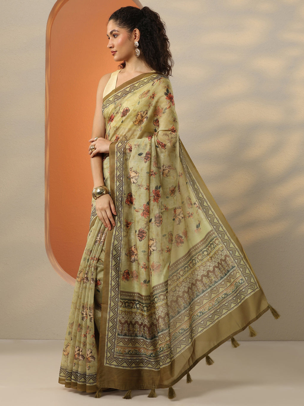 Green Printed Silk Blend Saree With Unstitched Blouse Piece