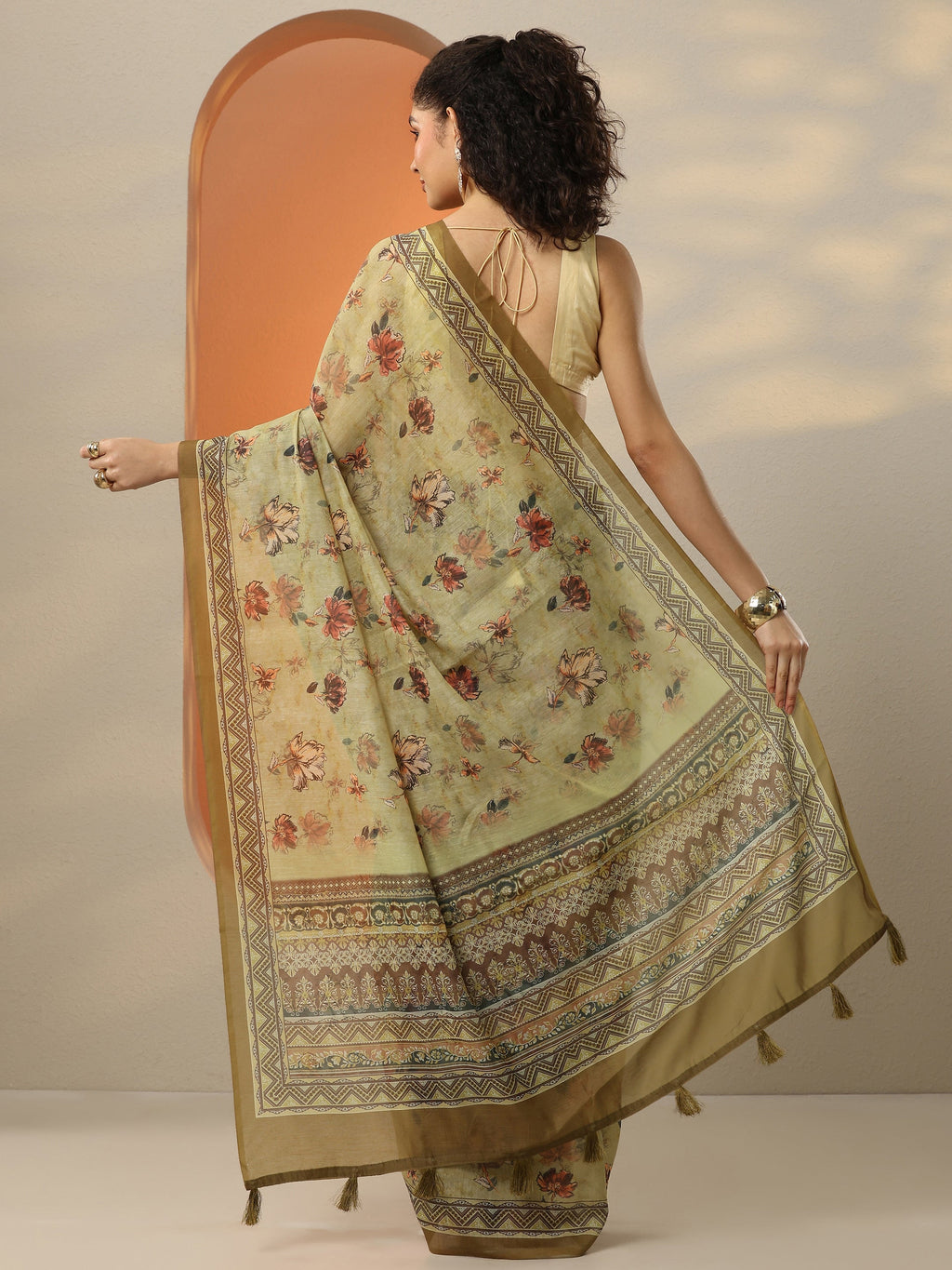 Green Printed Silk Blend Saree With Unstitched Blouse Piece