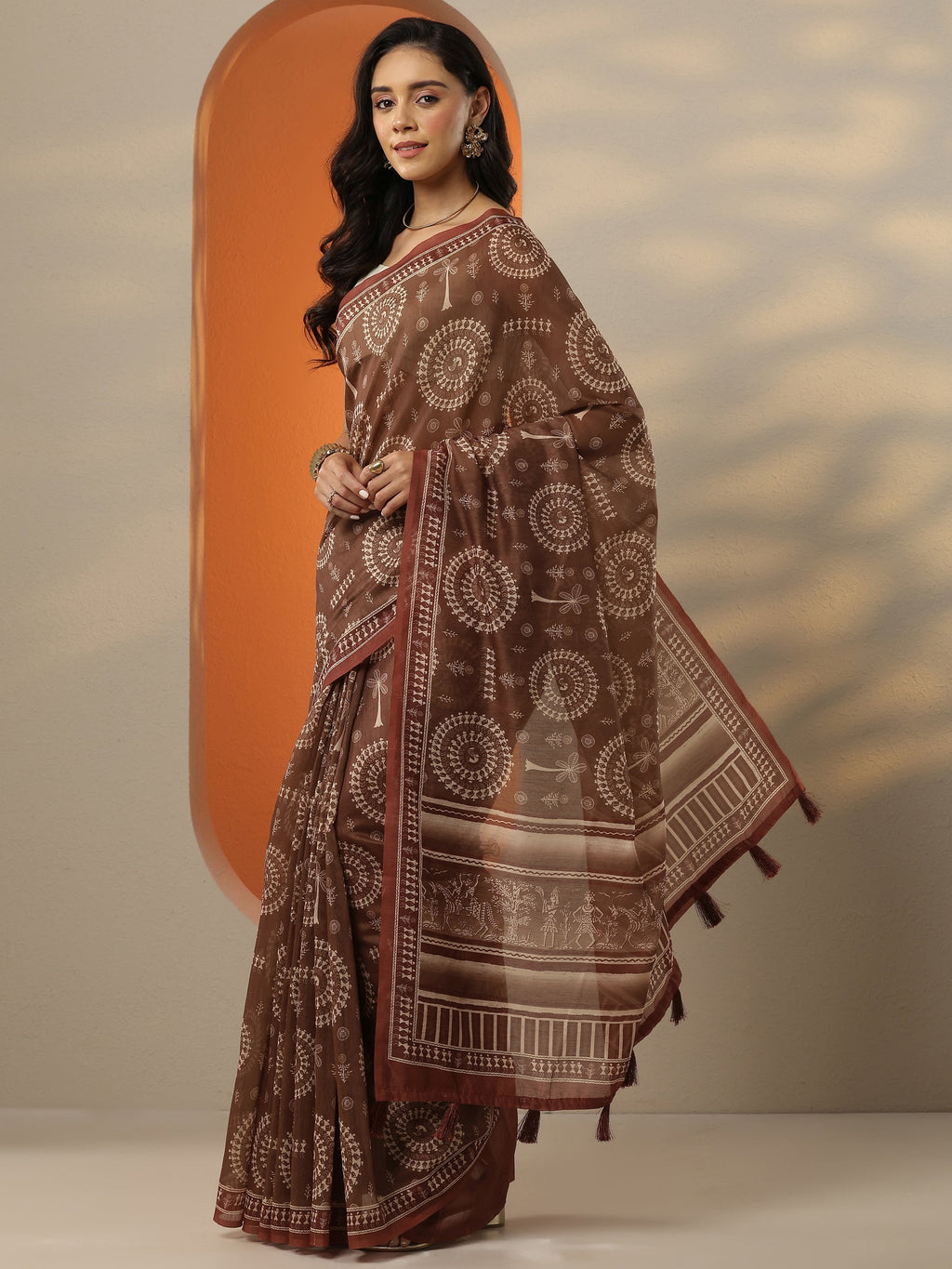 Brown Printed Silk Blend Saree With Unstitched Blouse Piece