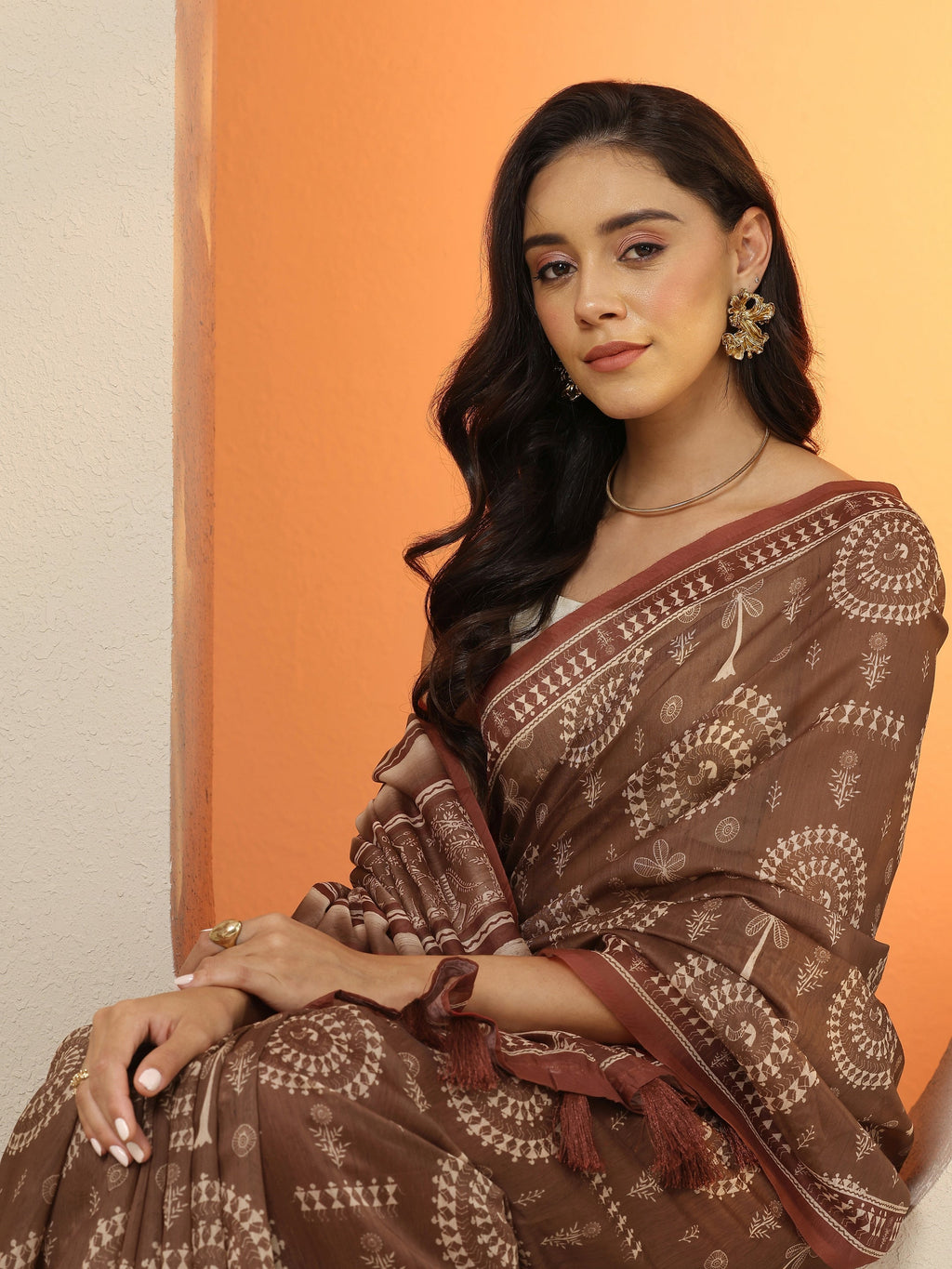 Brown Printed Silk Blend Saree With Unstitched Blouse Piece