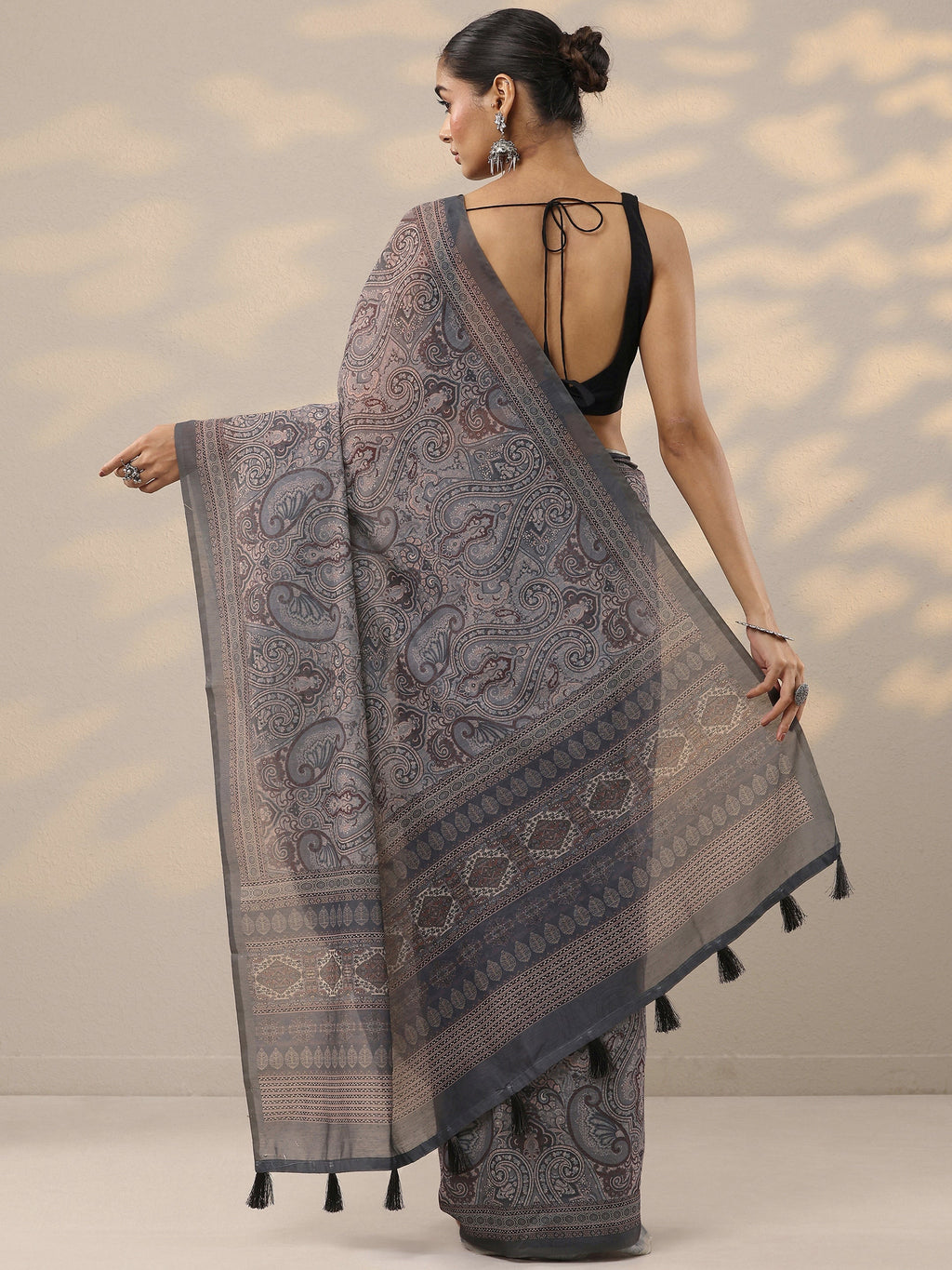 Grey Printed Silk Blend Saree With Unstitched Blouse Piece
