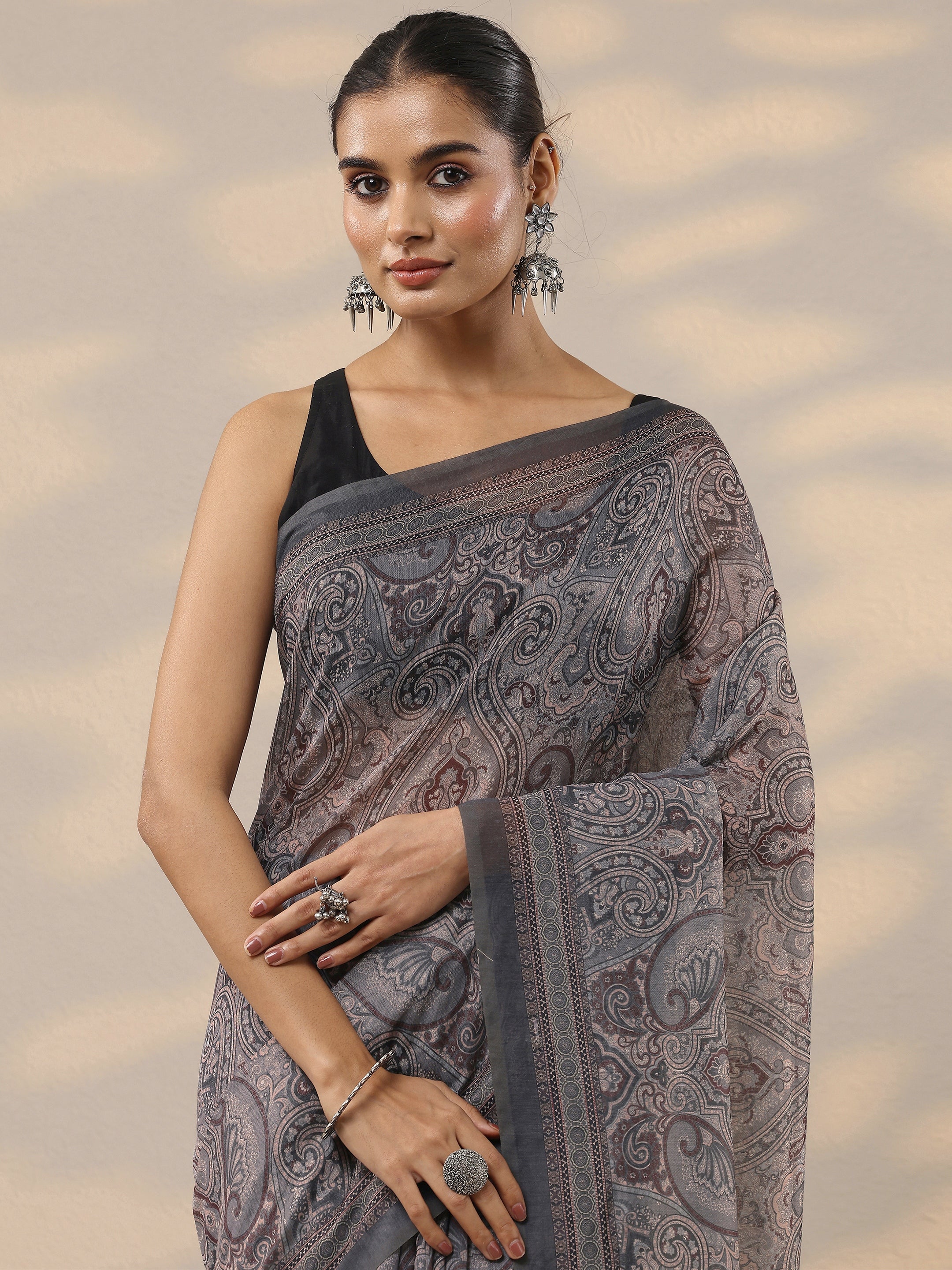Grey Printed Silk Blend Saree With Unstitched Blouse Piece