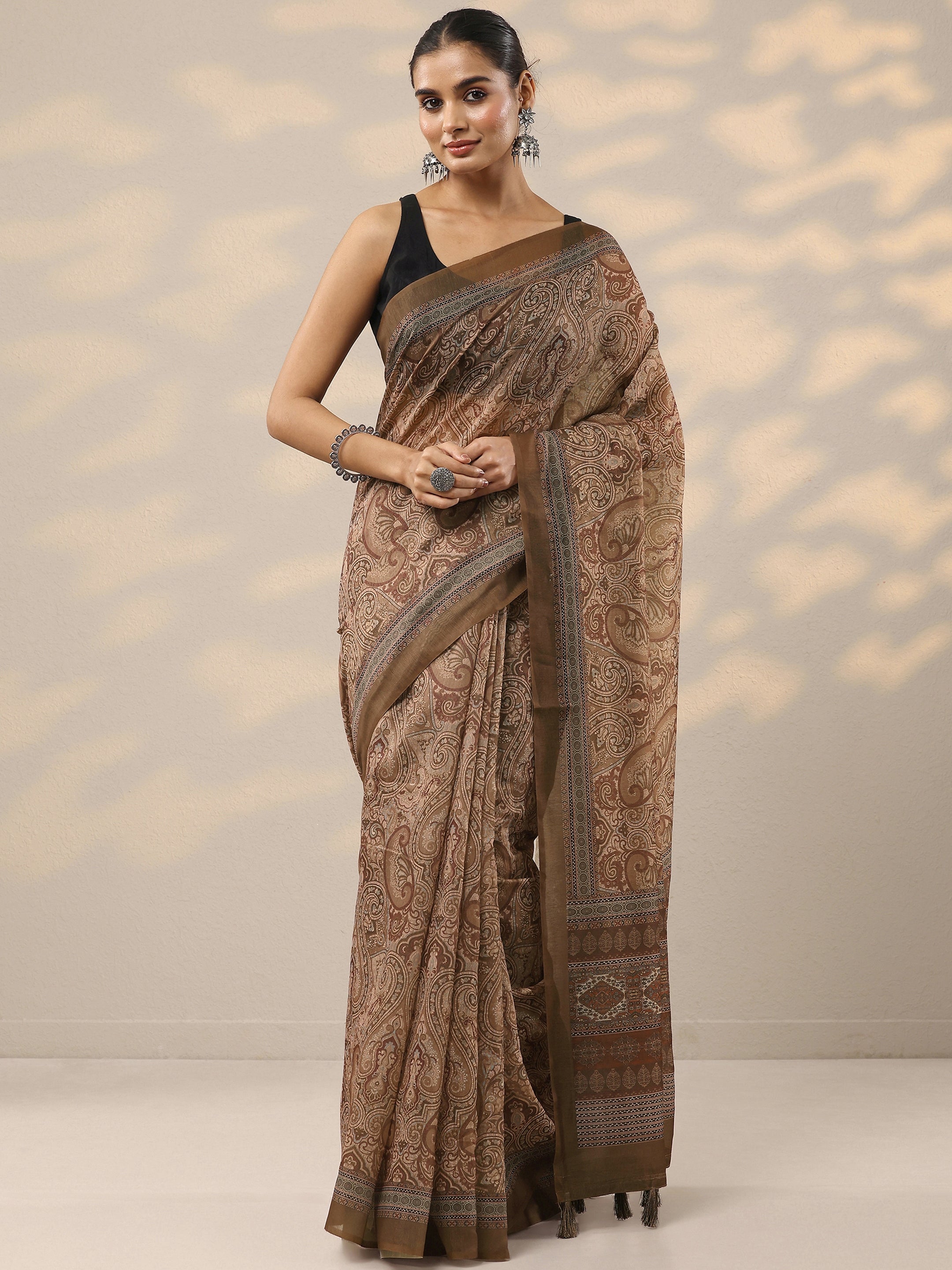 Brown Printed Silk Blend Saree With Unstitched Blouse Piece
