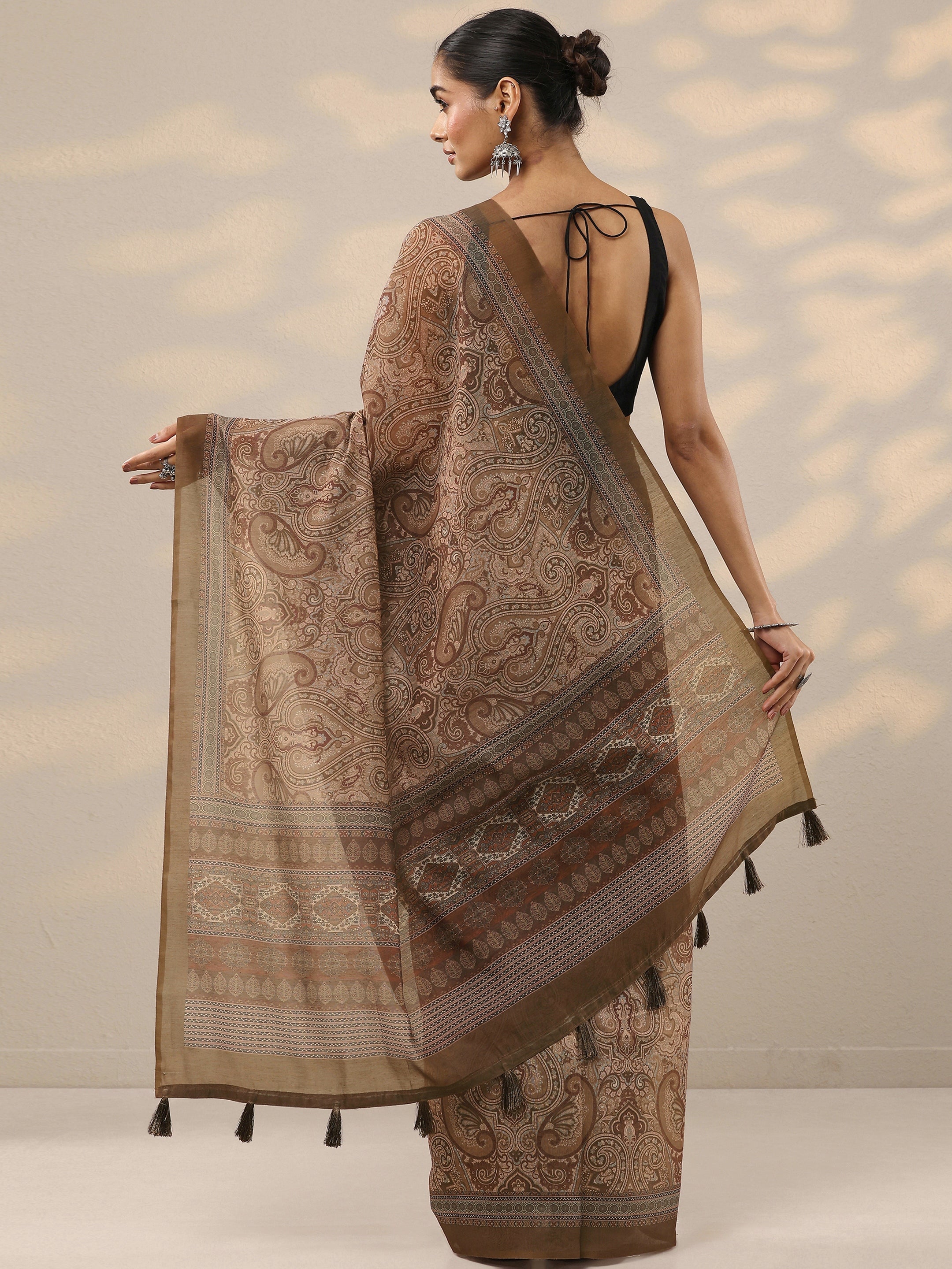 Brown Printed Silk Blend Saree With Unstitched Blouse Piece