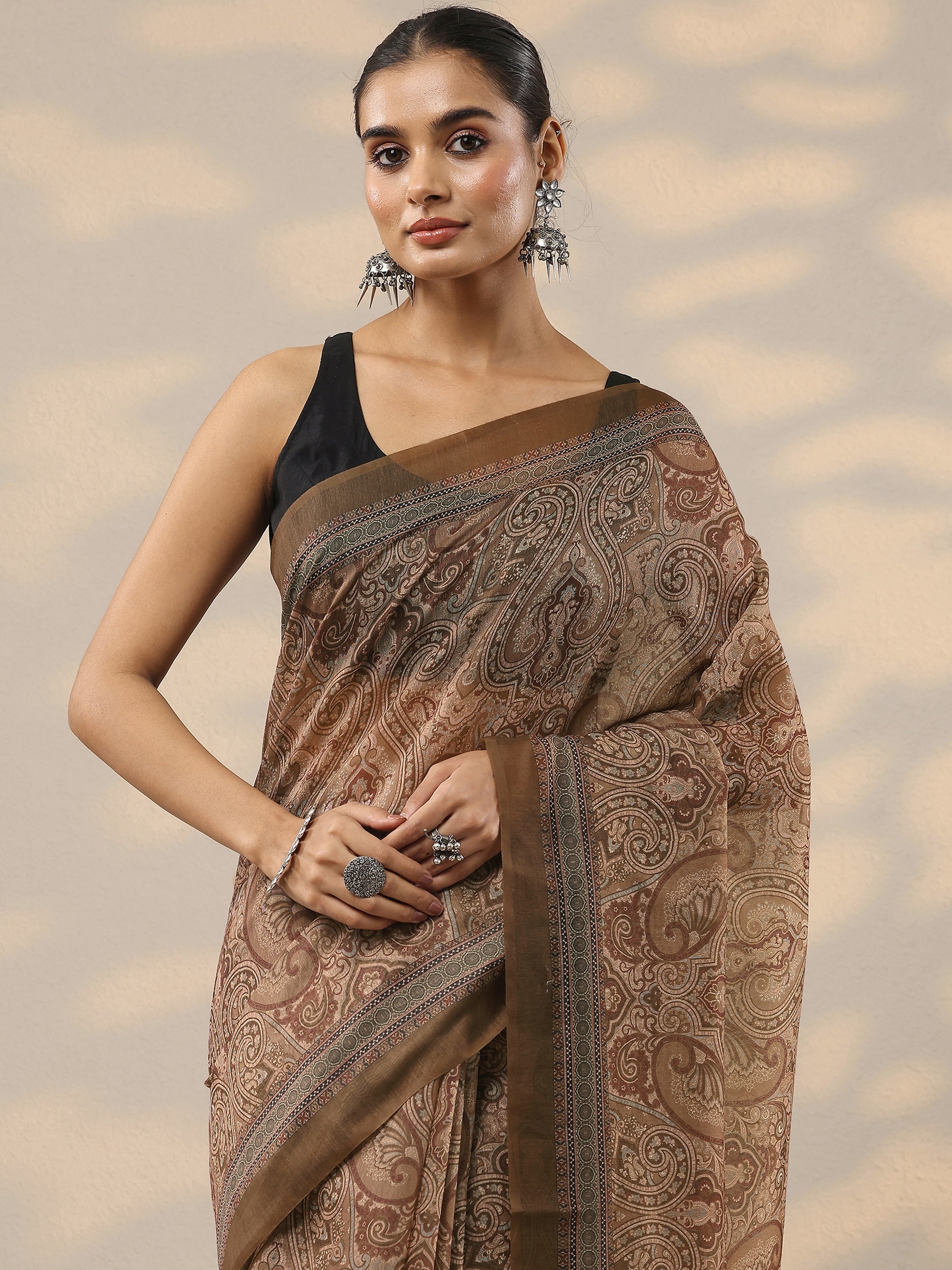 Brown Printed Silk Blend Saree With Unstitched Blouse Piece