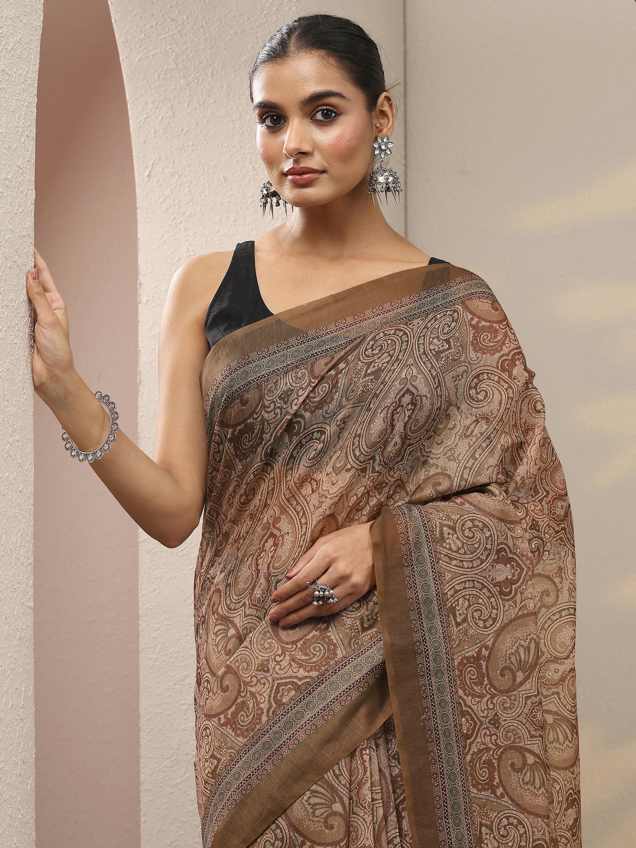 Brown Printed Silk Blend Saree With Unstitched Blouse Piece