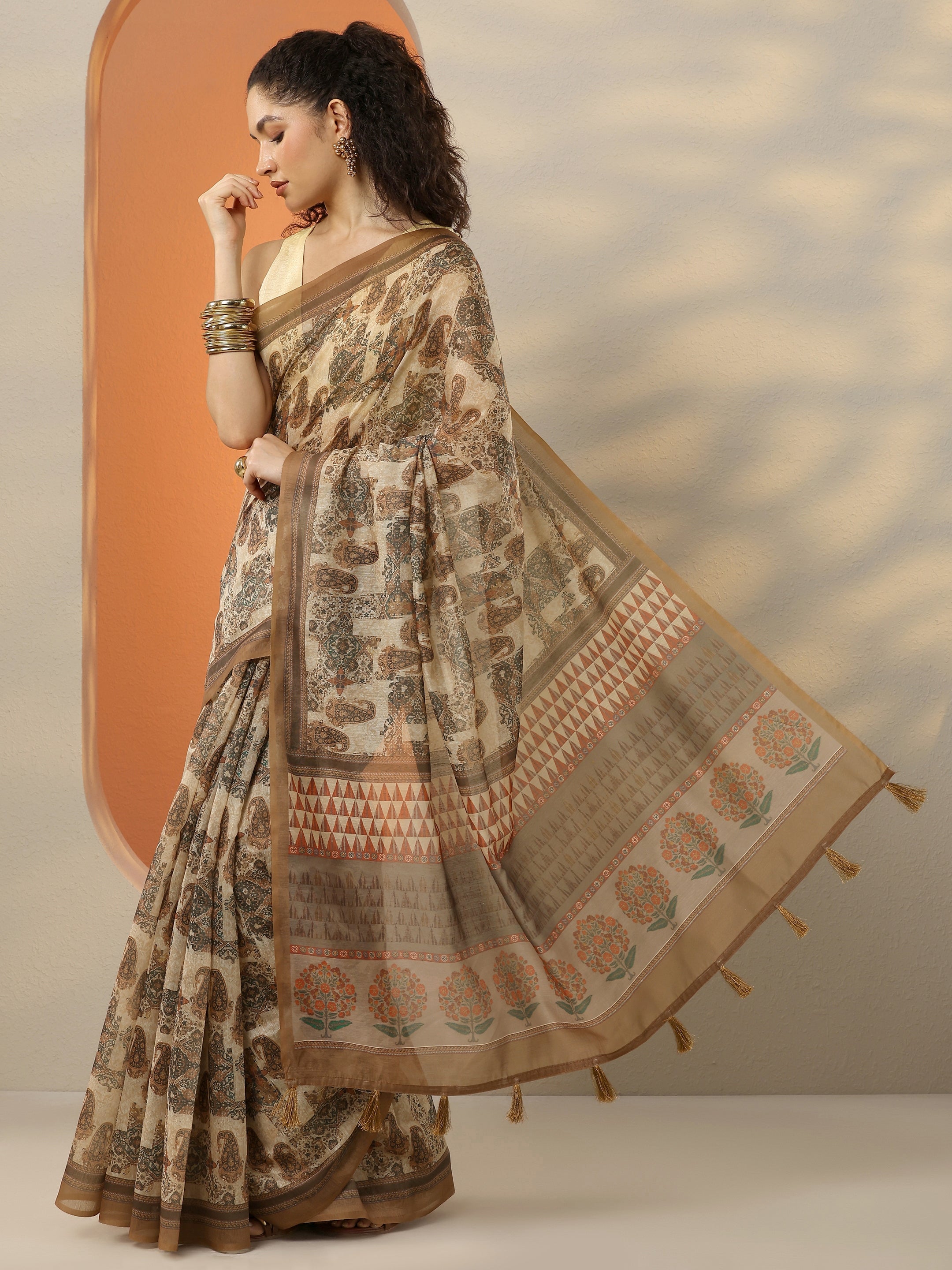 Brown Printed Silk Blend Saree With Unstitched Blouse Piece
