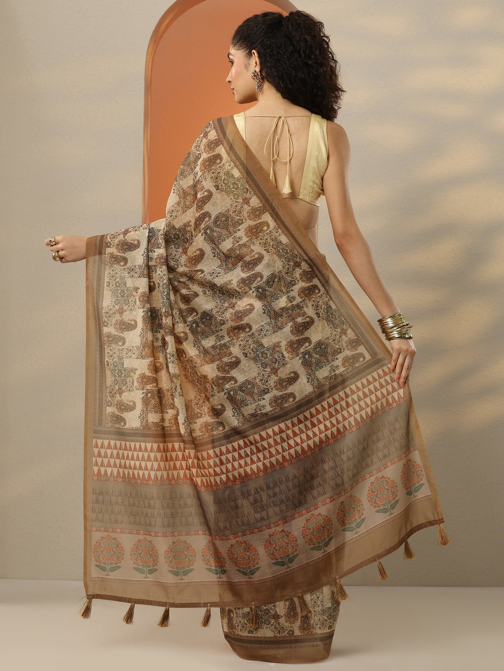 Brown Printed Silk Blend Saree With Unstitched Blouse Piece