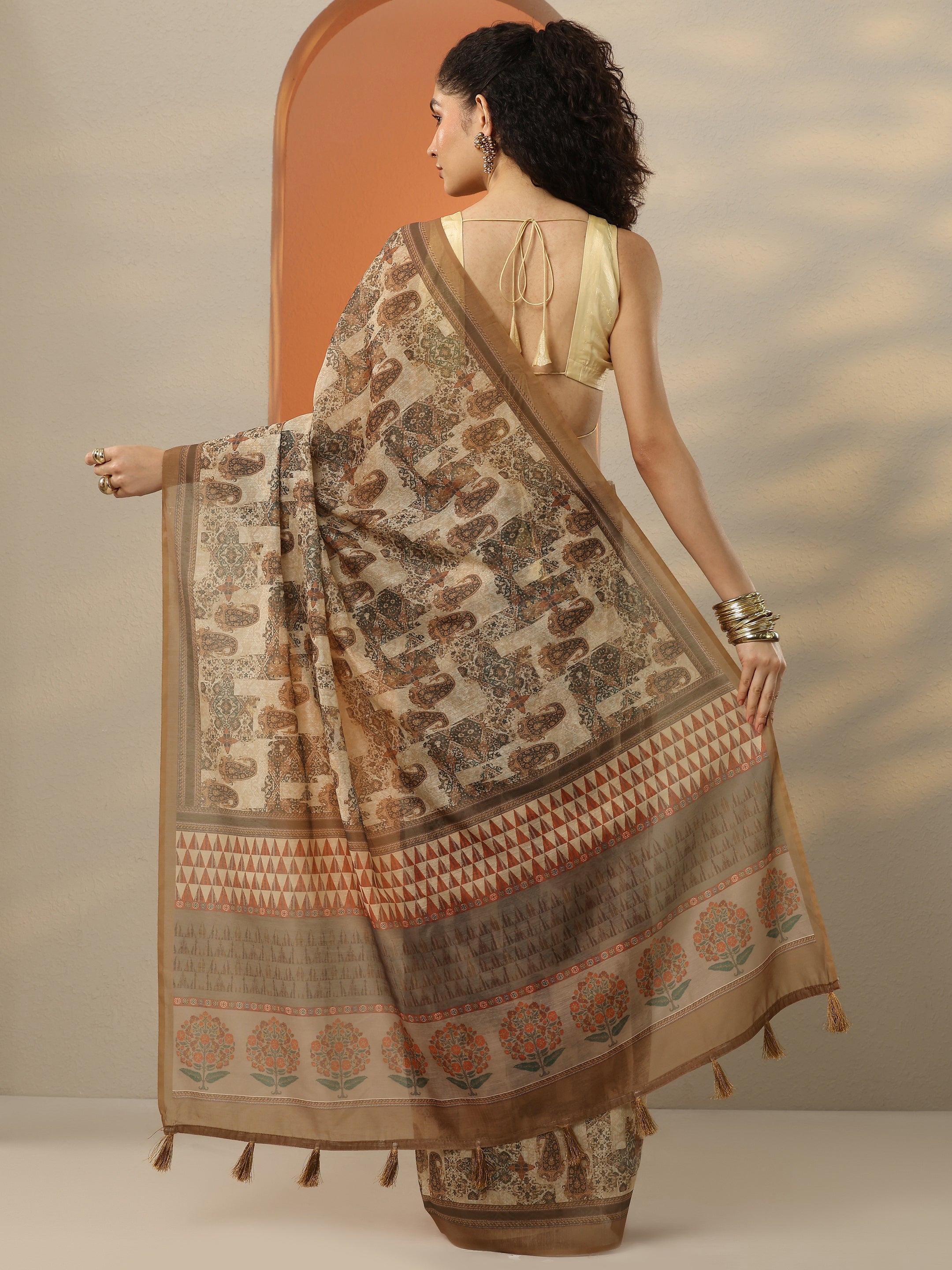 Brown Printed Silk Blend Saree With Unstitched Blouse Piece