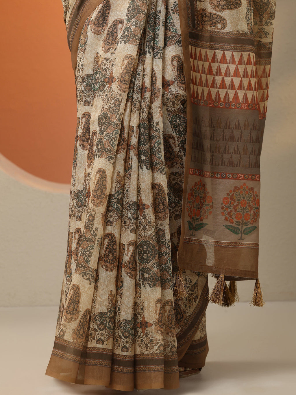 Brown Printed Silk Blend Saree With Unstitched Blouse Piece