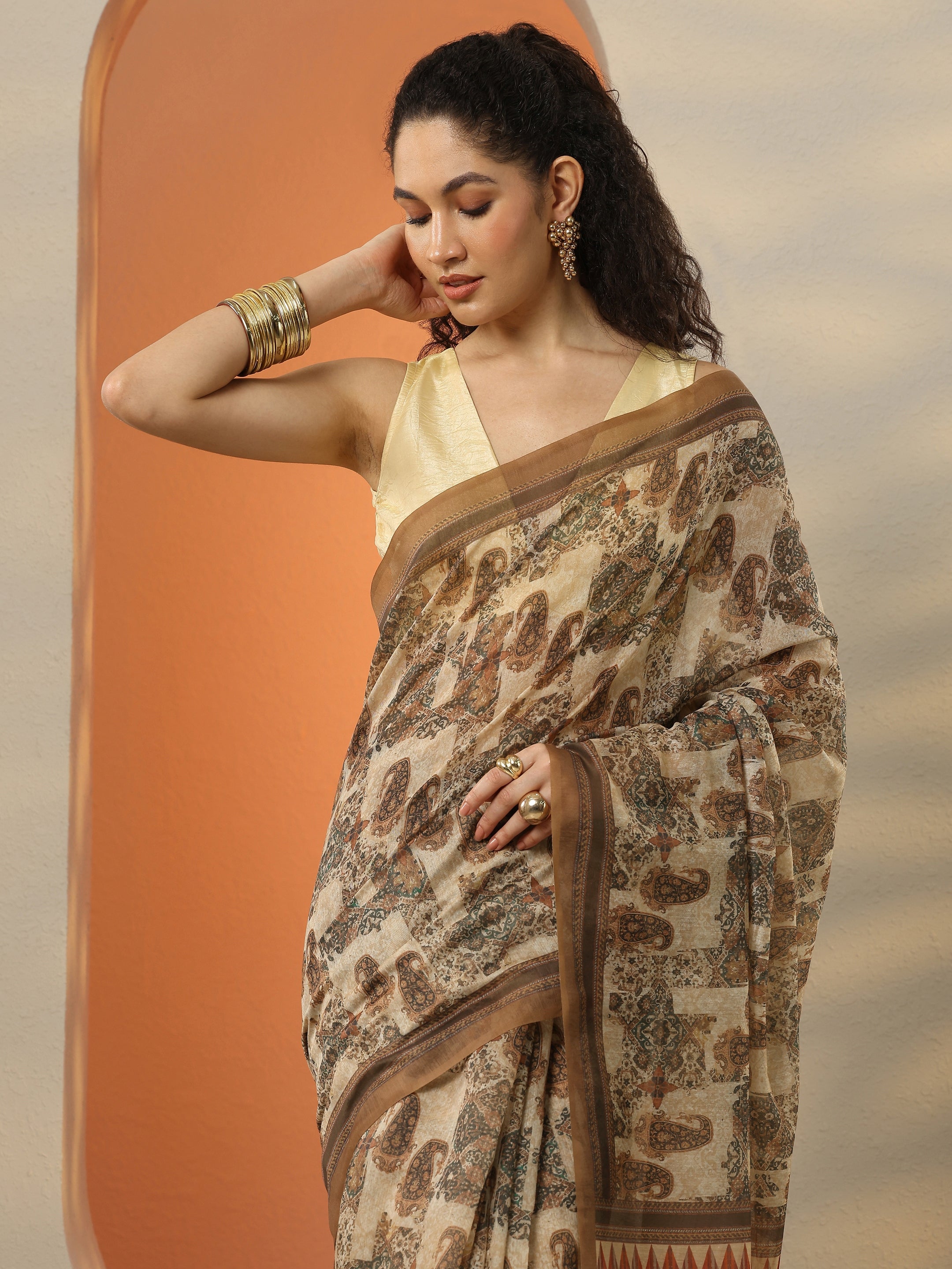 Brown Printed Silk Blend Saree With Unstitched Blouse Piece