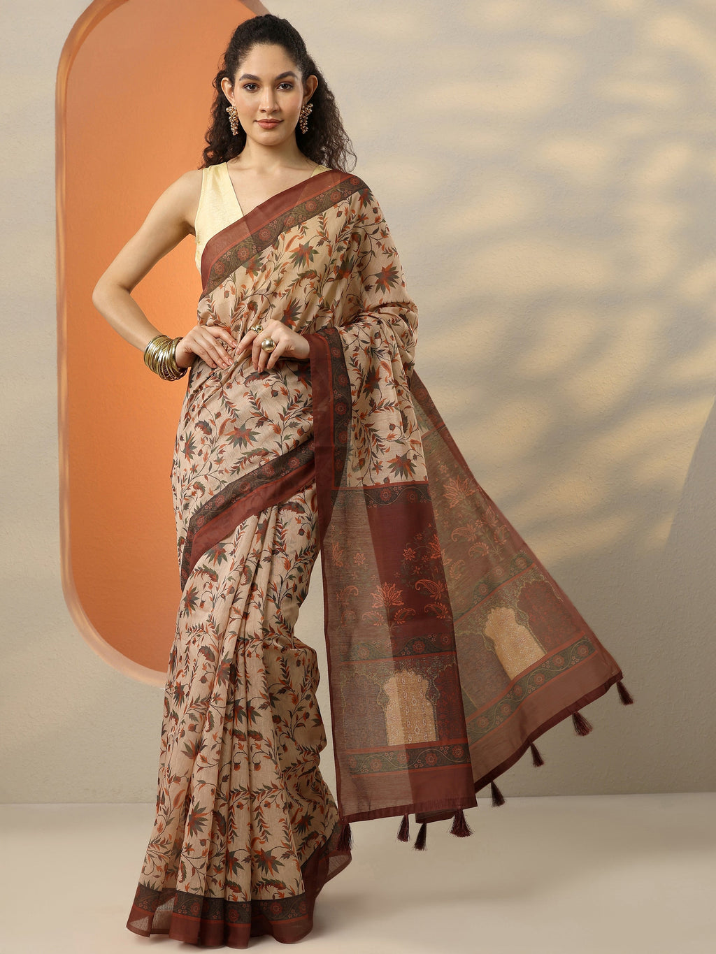 Beige Printed Silk Blend Saree With Unstitched Blouse Piece