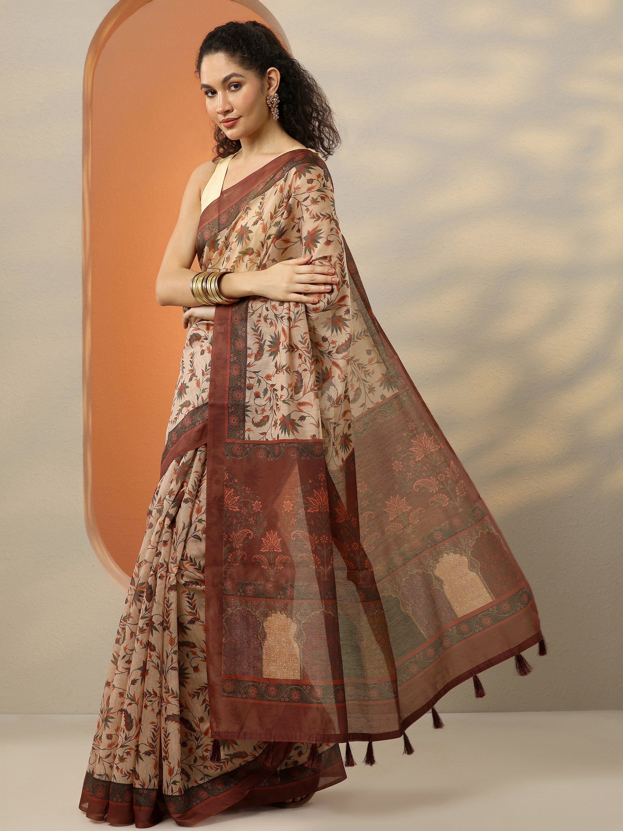 Beige Printed Silk Blend Saree With Unstitched Blouse Piece