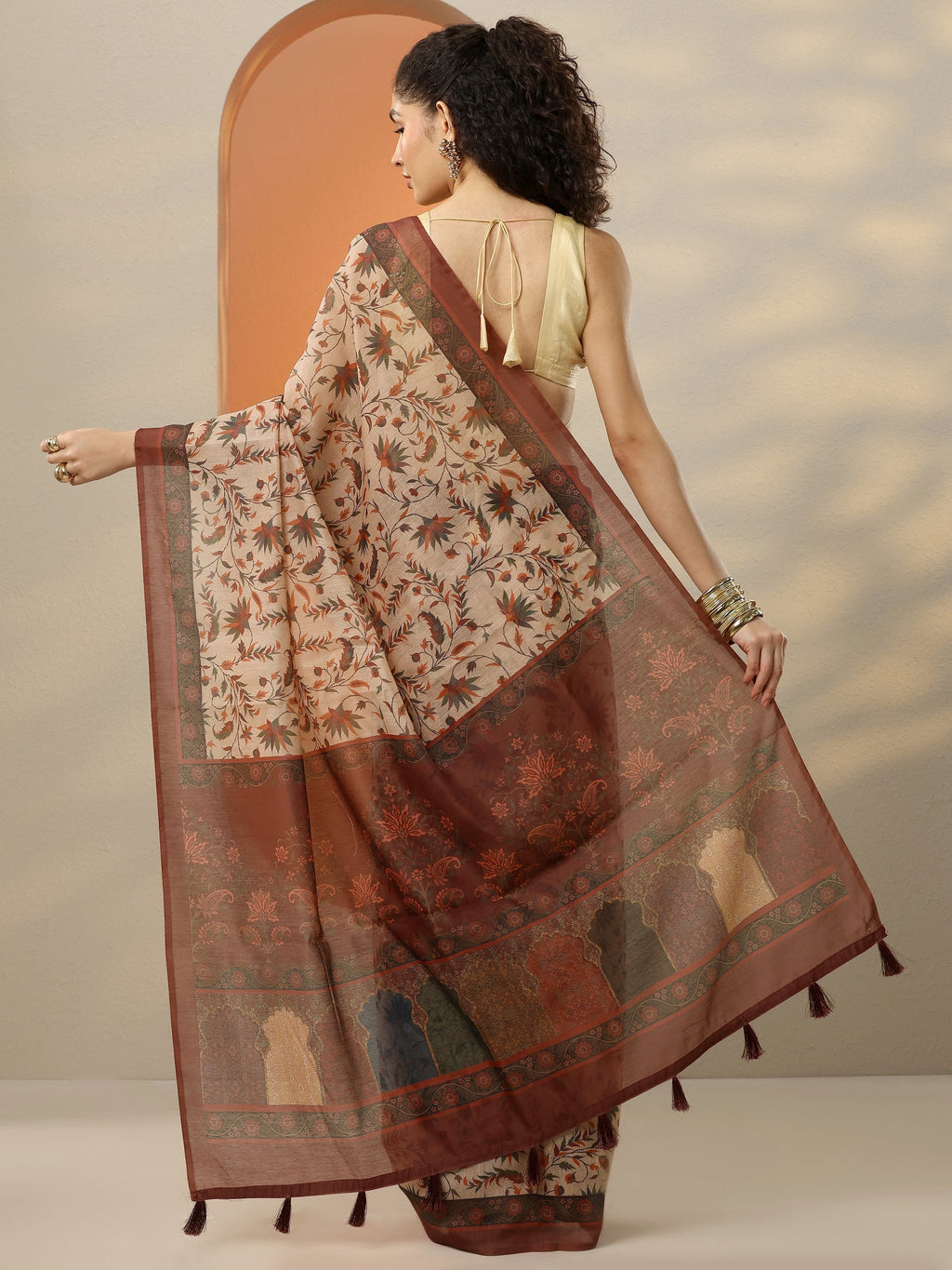 Beige Printed Silk Blend Saree With Unstitched Blouse Piece