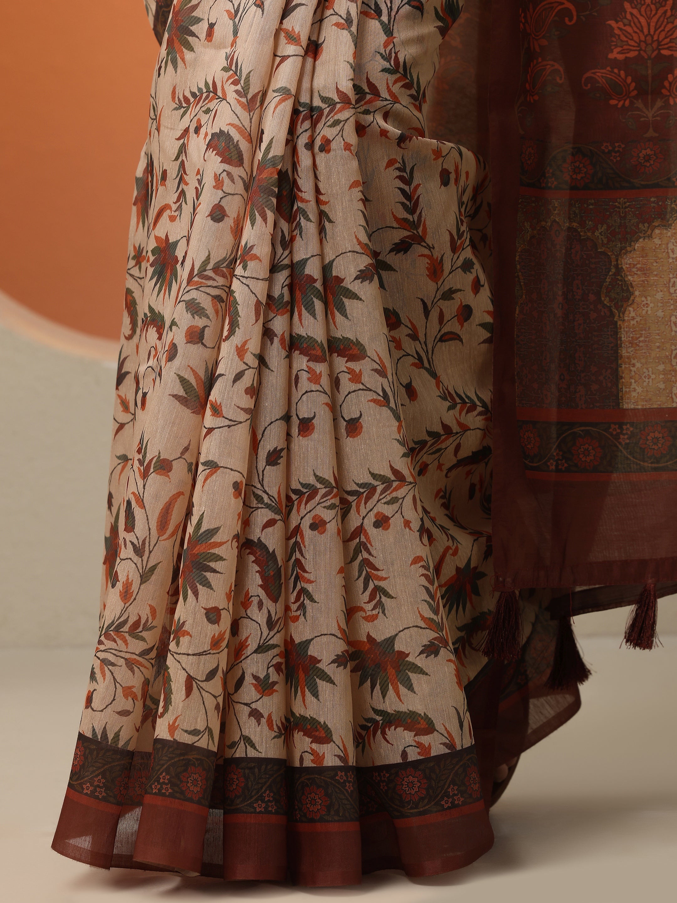 Beige Printed Silk Blend Saree With Unstitched Blouse Piece