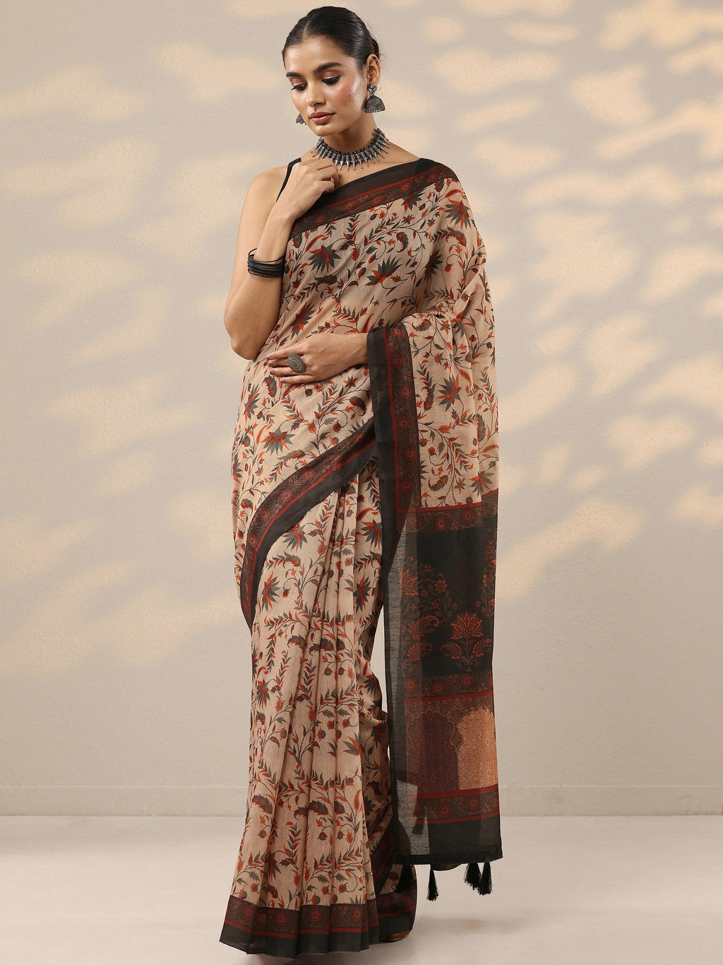 Beige Printed Silk Blend Saree With Unstitched Blouse Piece