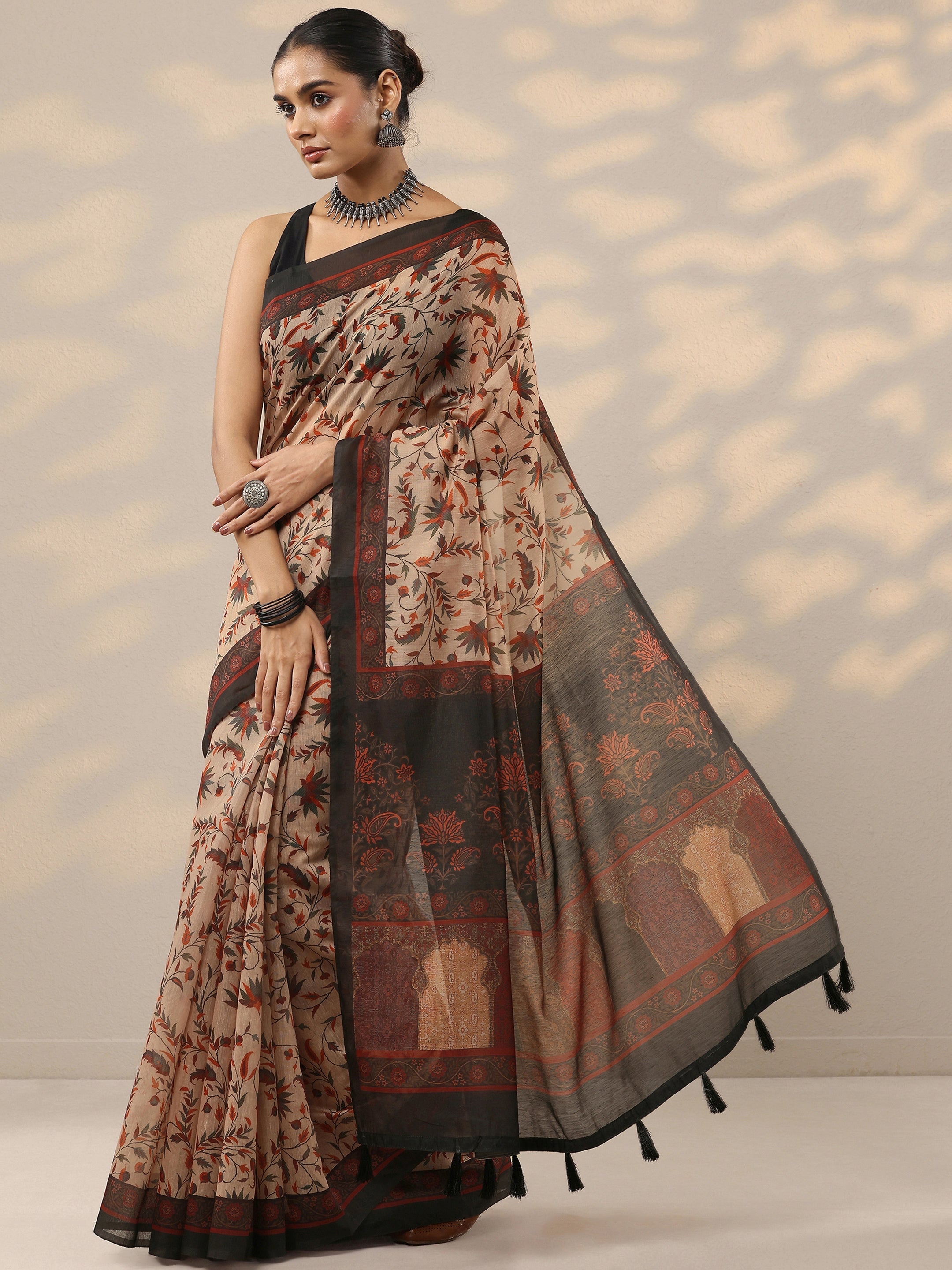 Beige Printed Silk Blend Saree With Unstitched Blouse Piece