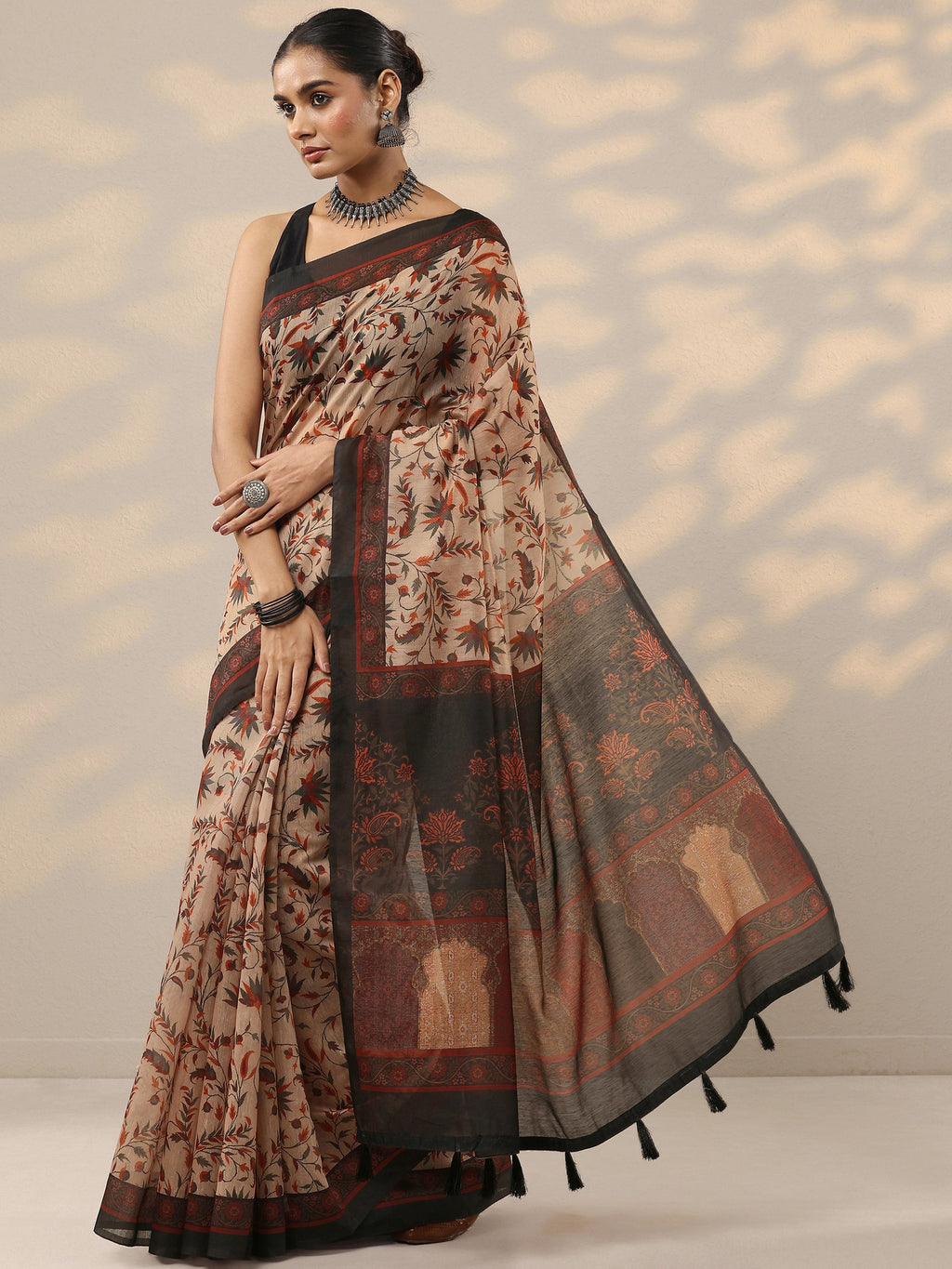Beige Printed Silk Blend Saree With Unstitched Blouse Piece