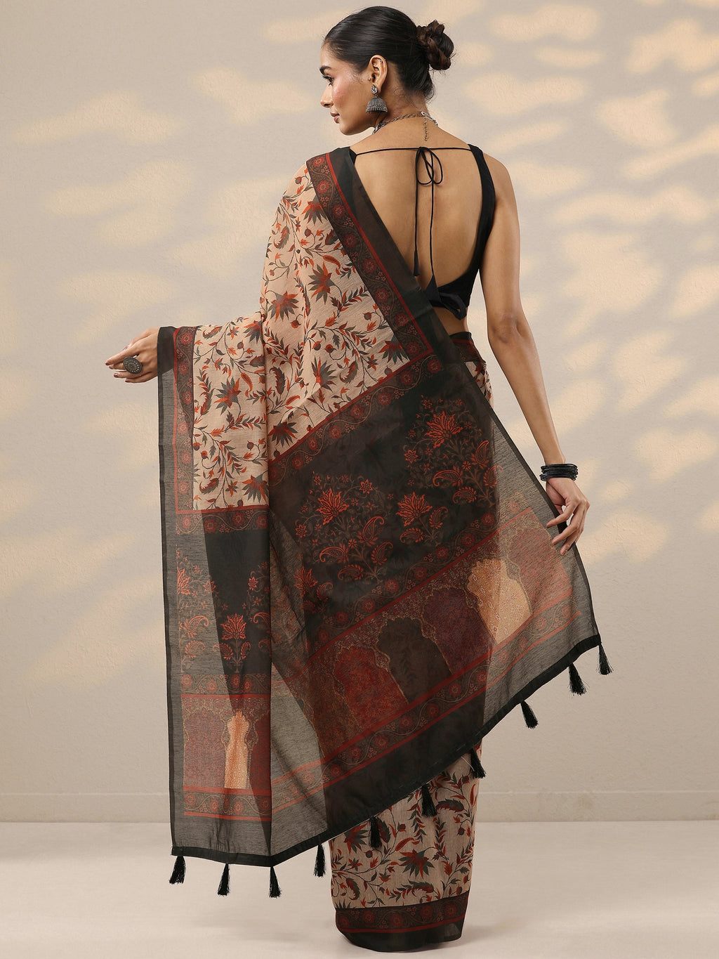 Beige Printed Silk Blend Saree With Unstitched Blouse Piece