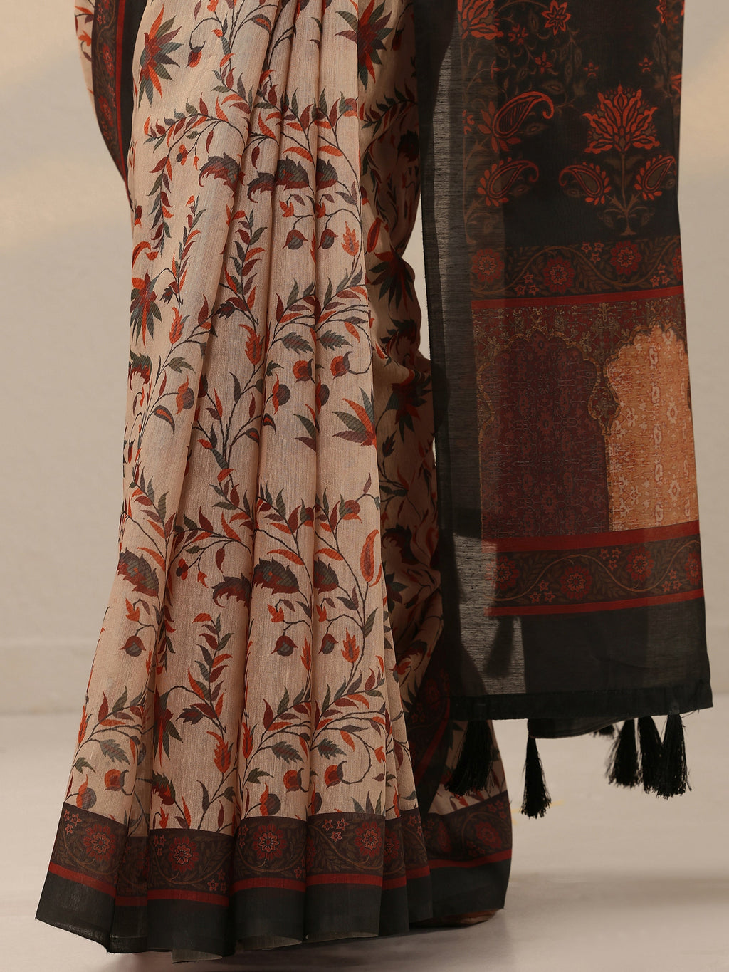 Beige Printed Silk Blend Saree With Unstitched Blouse Piece