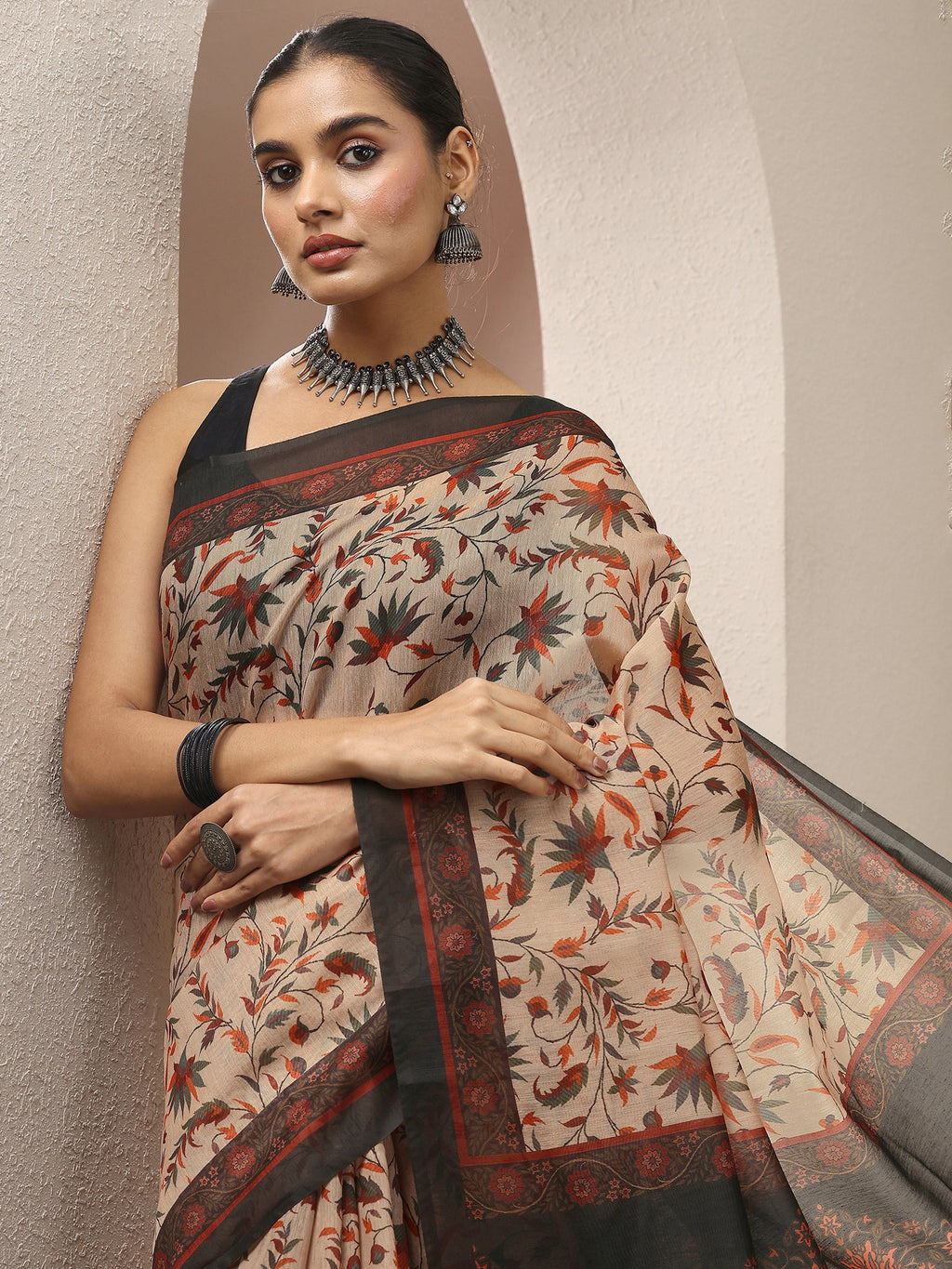 Beige Printed Silk Blend Saree With Unstitched Blouse Piece