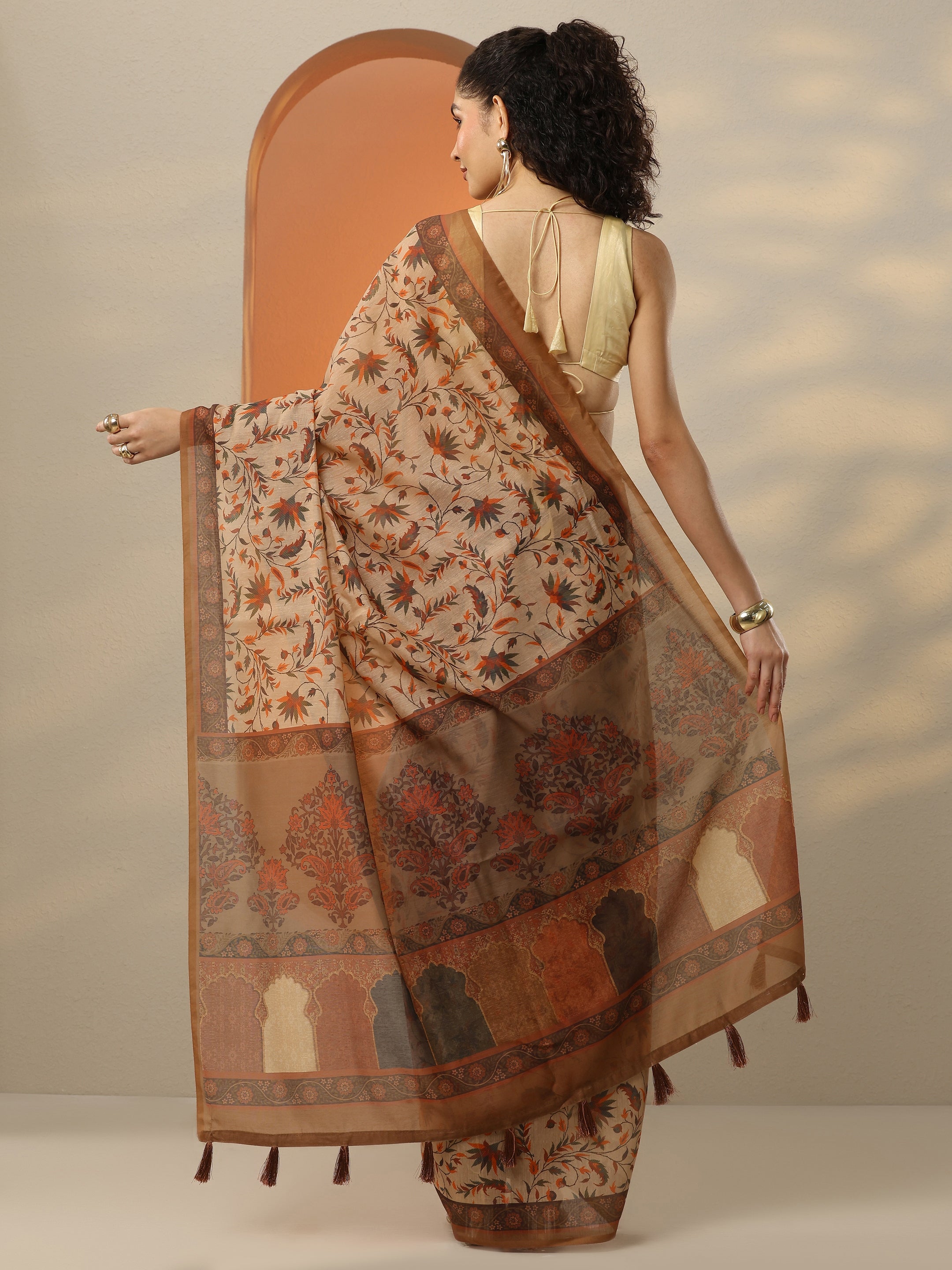 Brown Printed Silk Blend Saree With Unstitched Blouse Piece