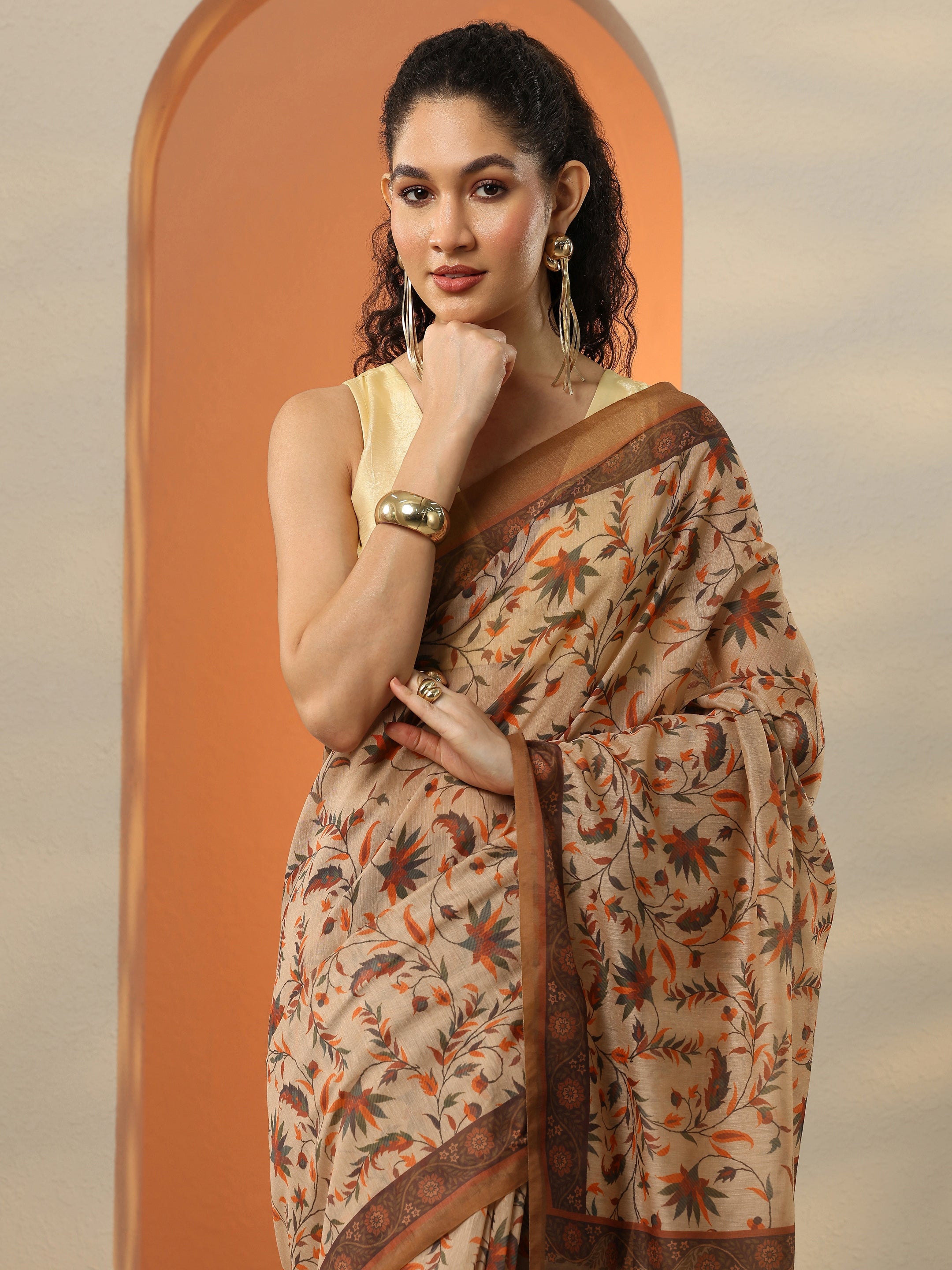 Brown Printed Silk Blend Saree With Unstitched Blouse Piece