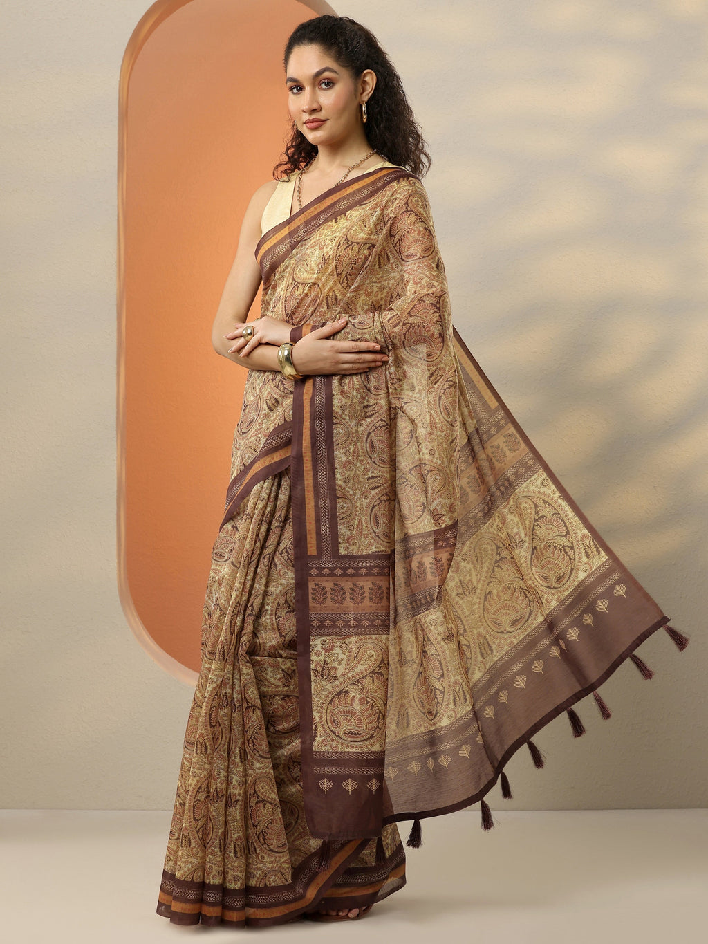 Brown Printed Silk Blend Saree With Unstitched Blouse Piece