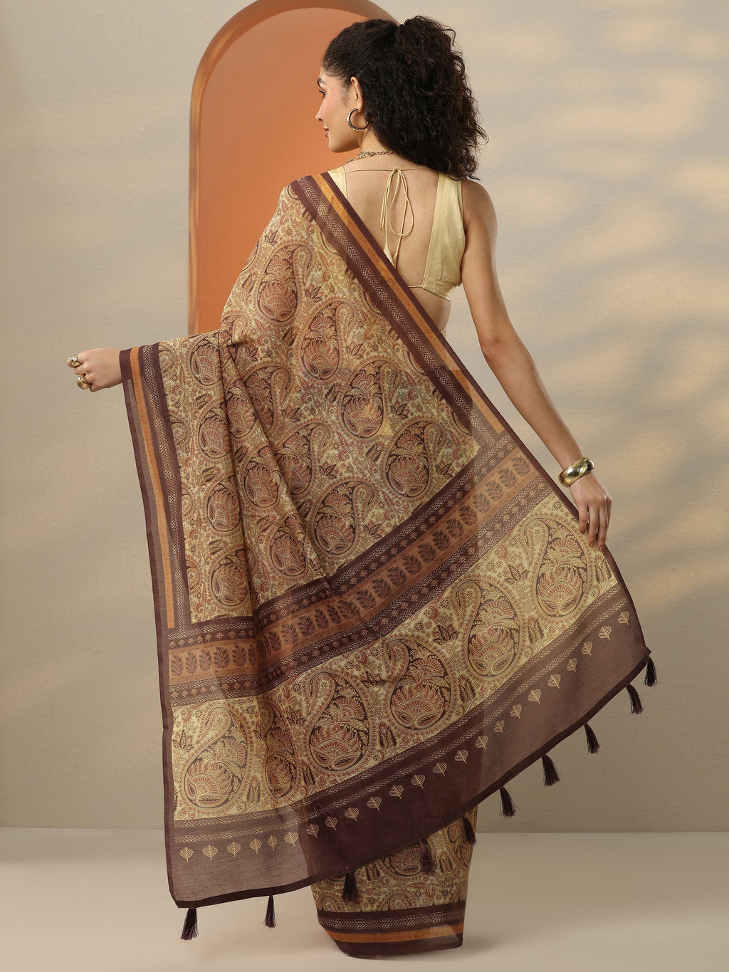 Brown Printed Silk Blend Saree With Unstitched Blouse Piece