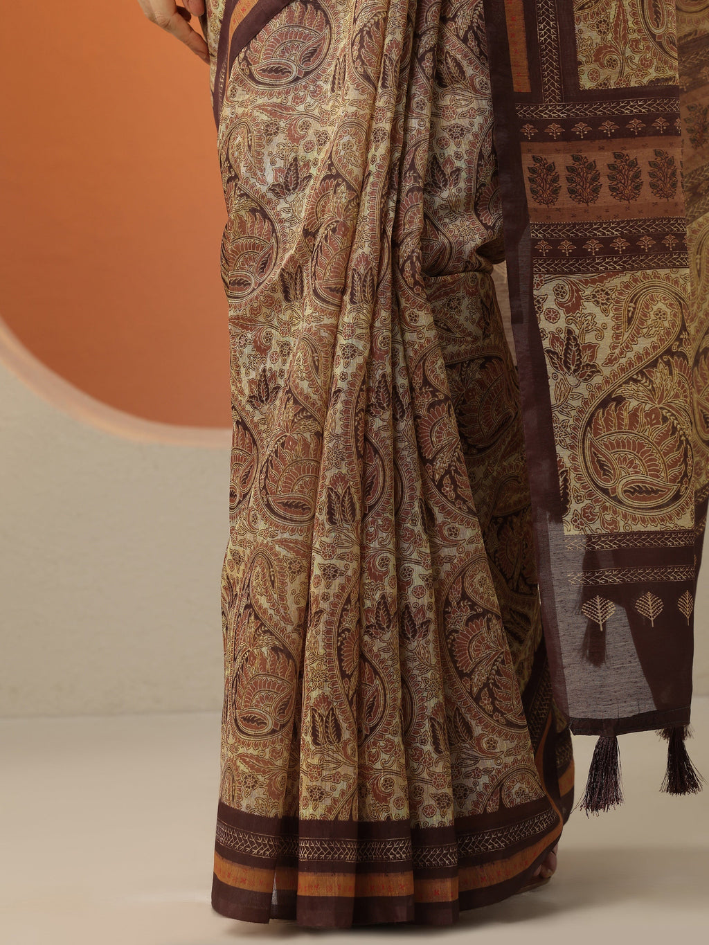 Brown Printed Silk Blend Saree With Unstitched Blouse Piece