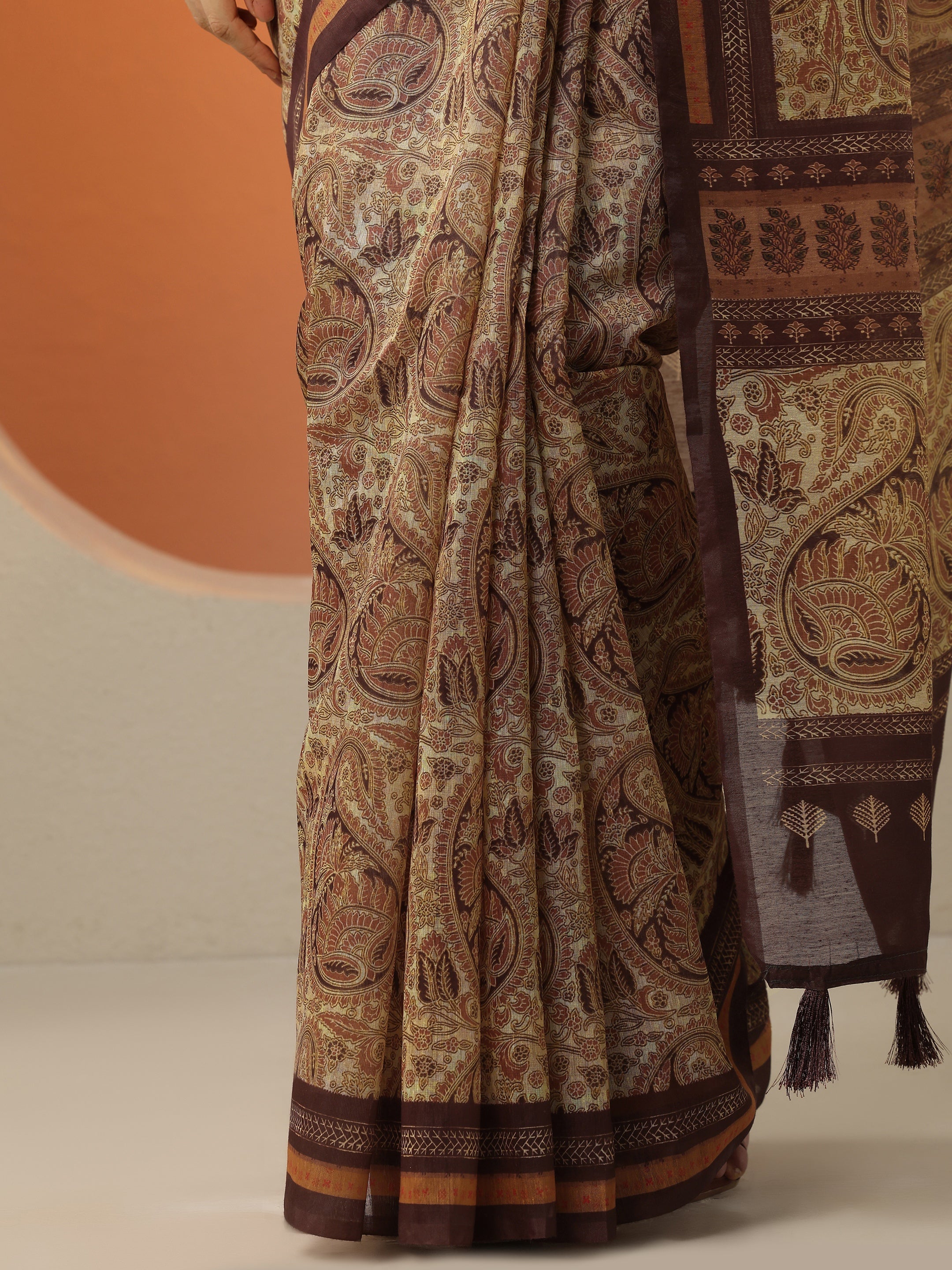 Brown Printed Silk Blend Saree With Unstitched Blouse Piece