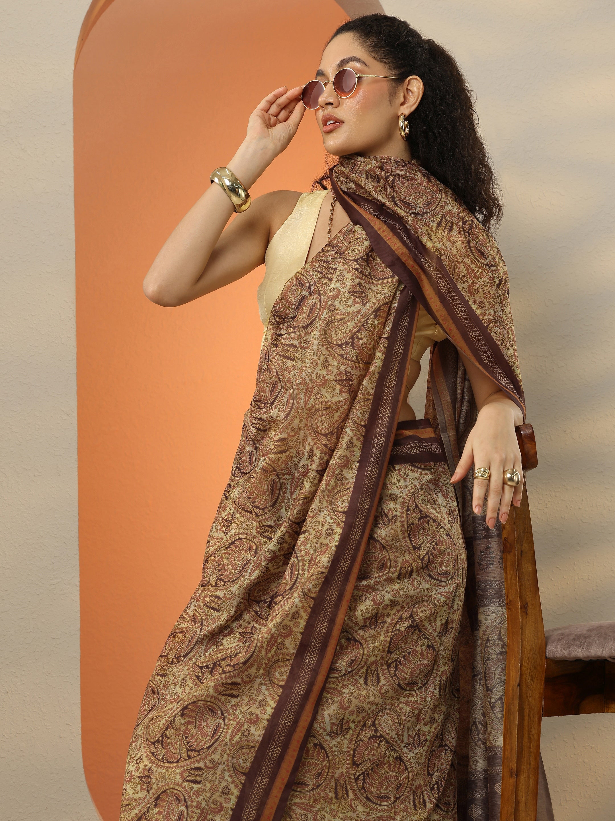 Brown Printed Silk Blend Saree With Unstitched Blouse Piece