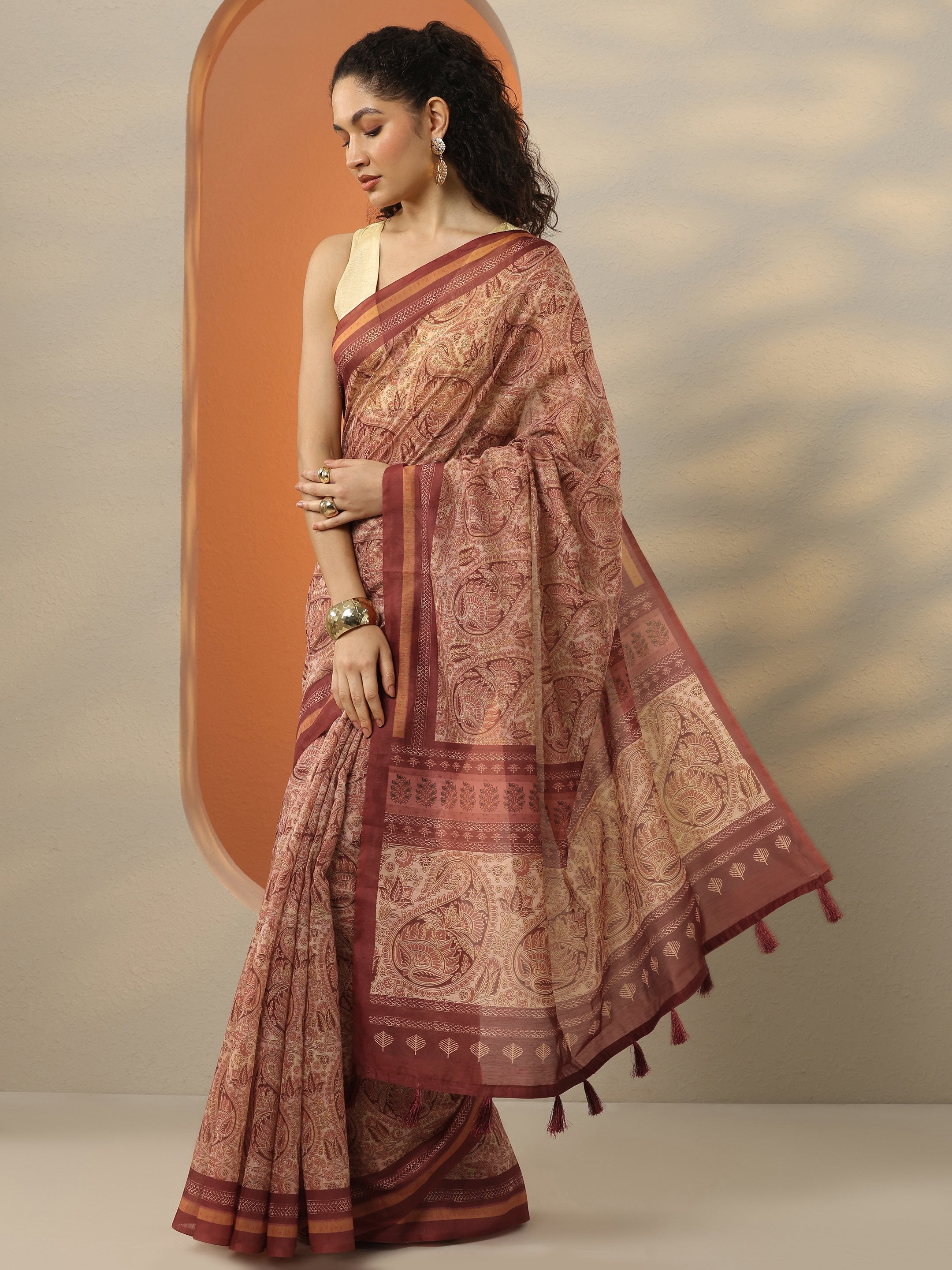 Maroon Printed Silk Blend Saree With Unstitched Blouse Piece