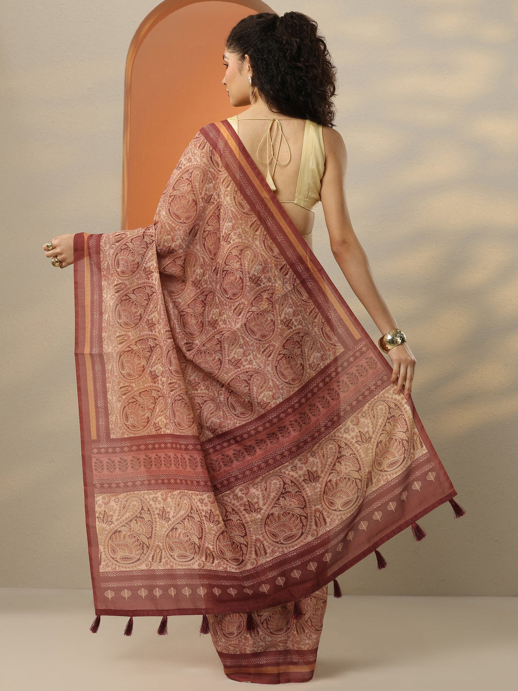 Maroon Printed Silk Blend Saree With Unstitched Blouse Piece