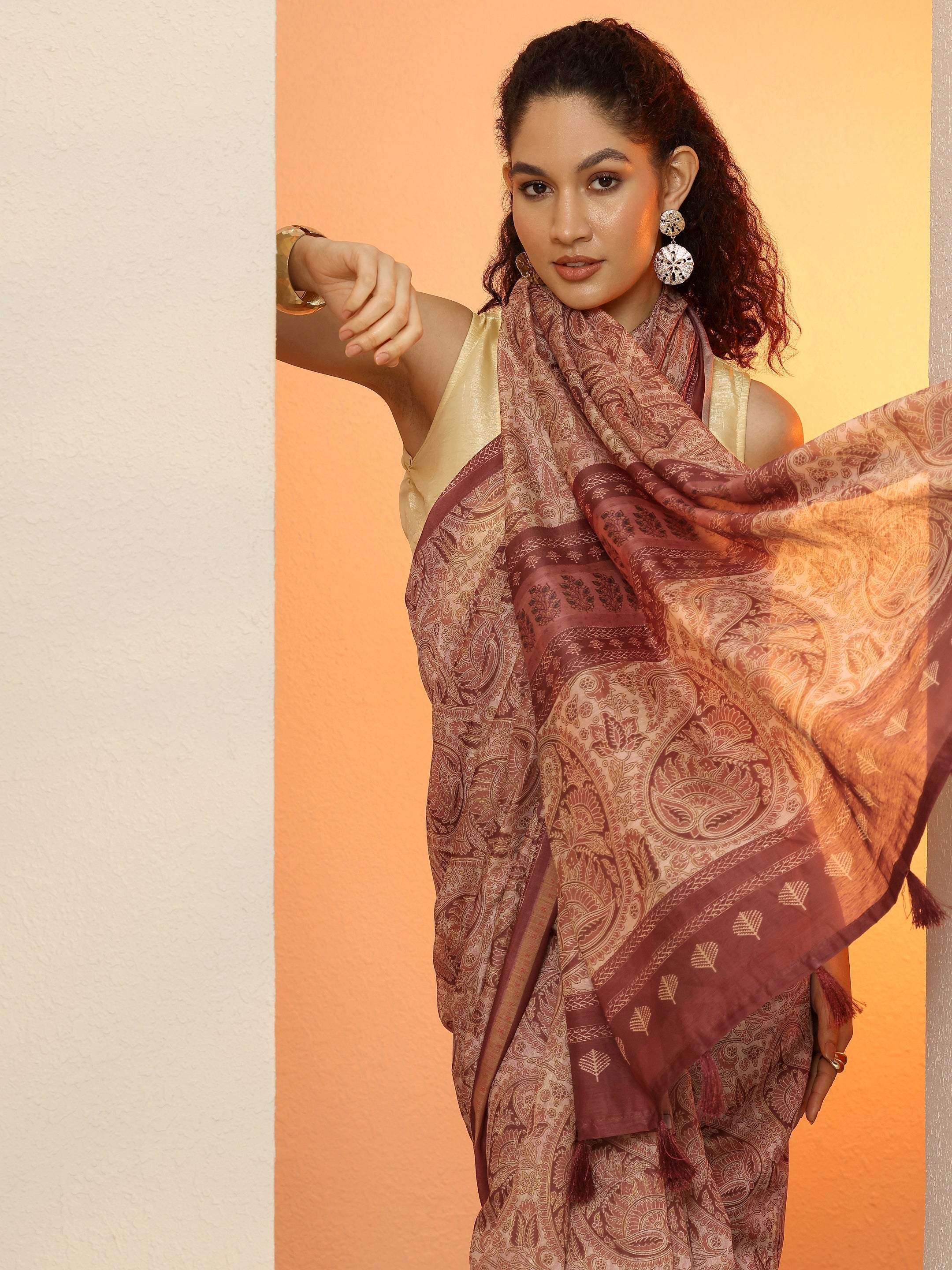 Maroon Printed Silk Blend Saree With Unstitched Blouse Piece