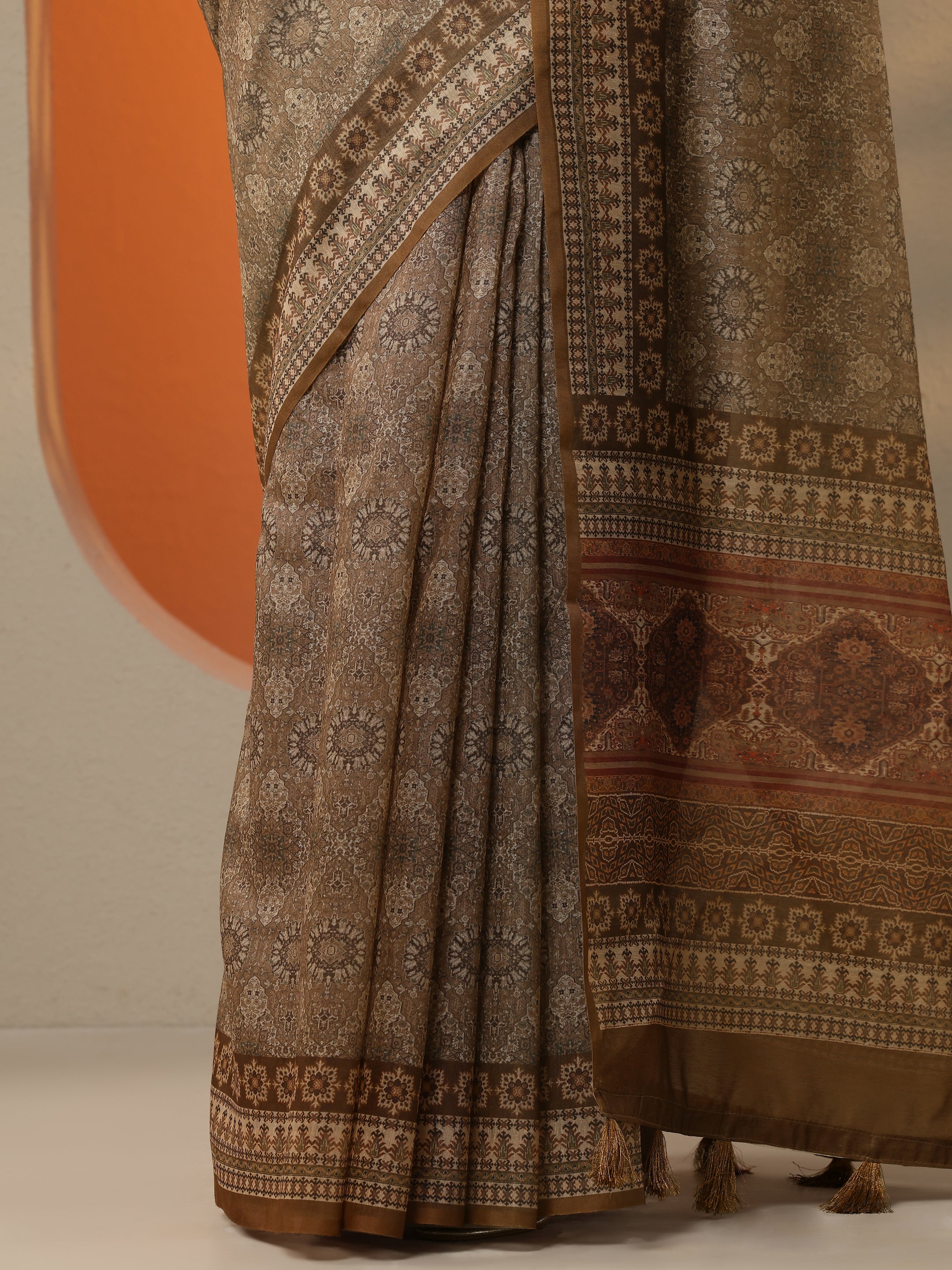 Brown Printed Silk Blend Saree With Unstitched Blouse Piece