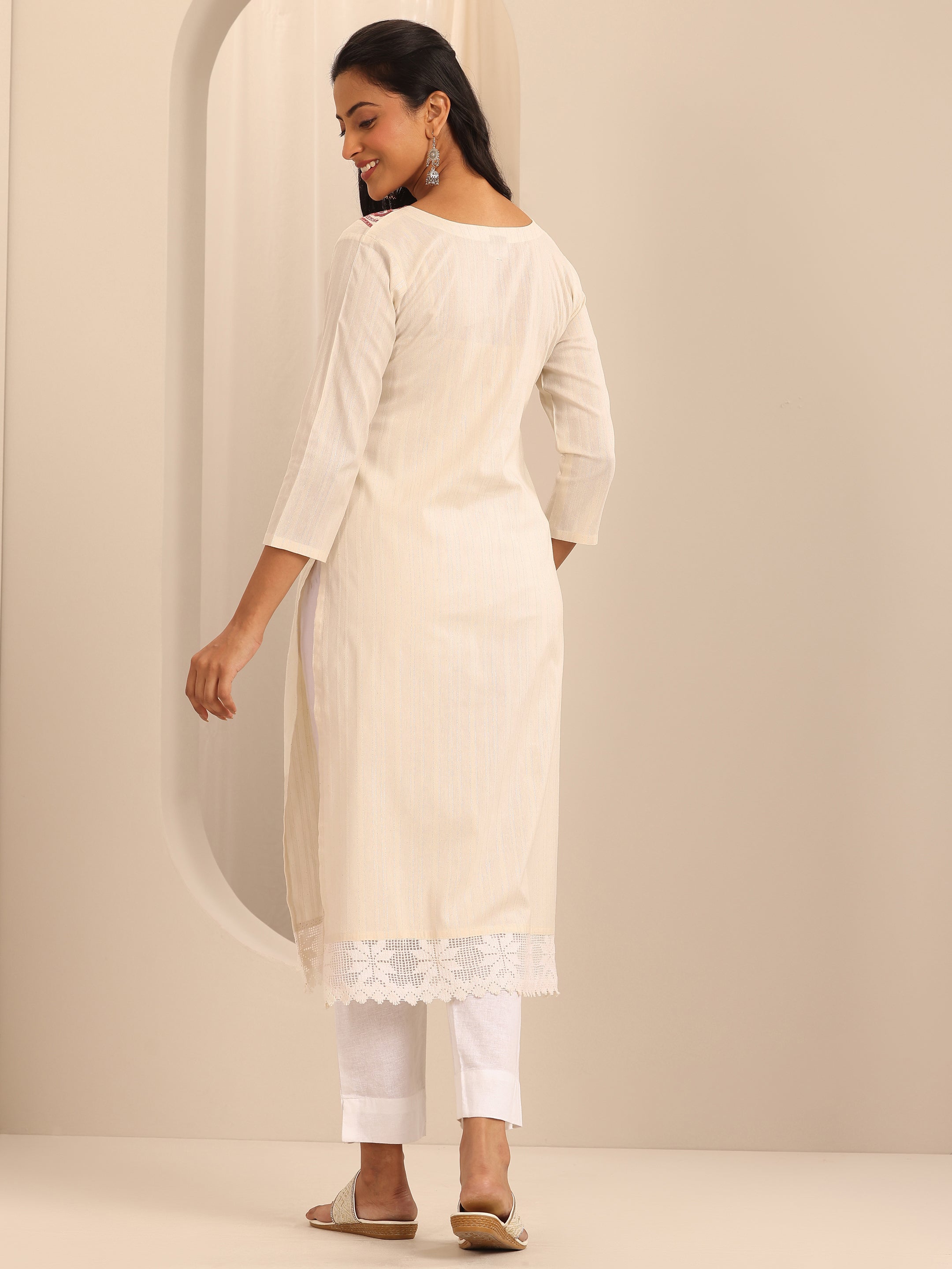 Off White Yoke Design Cotton Blend Straight Kurta