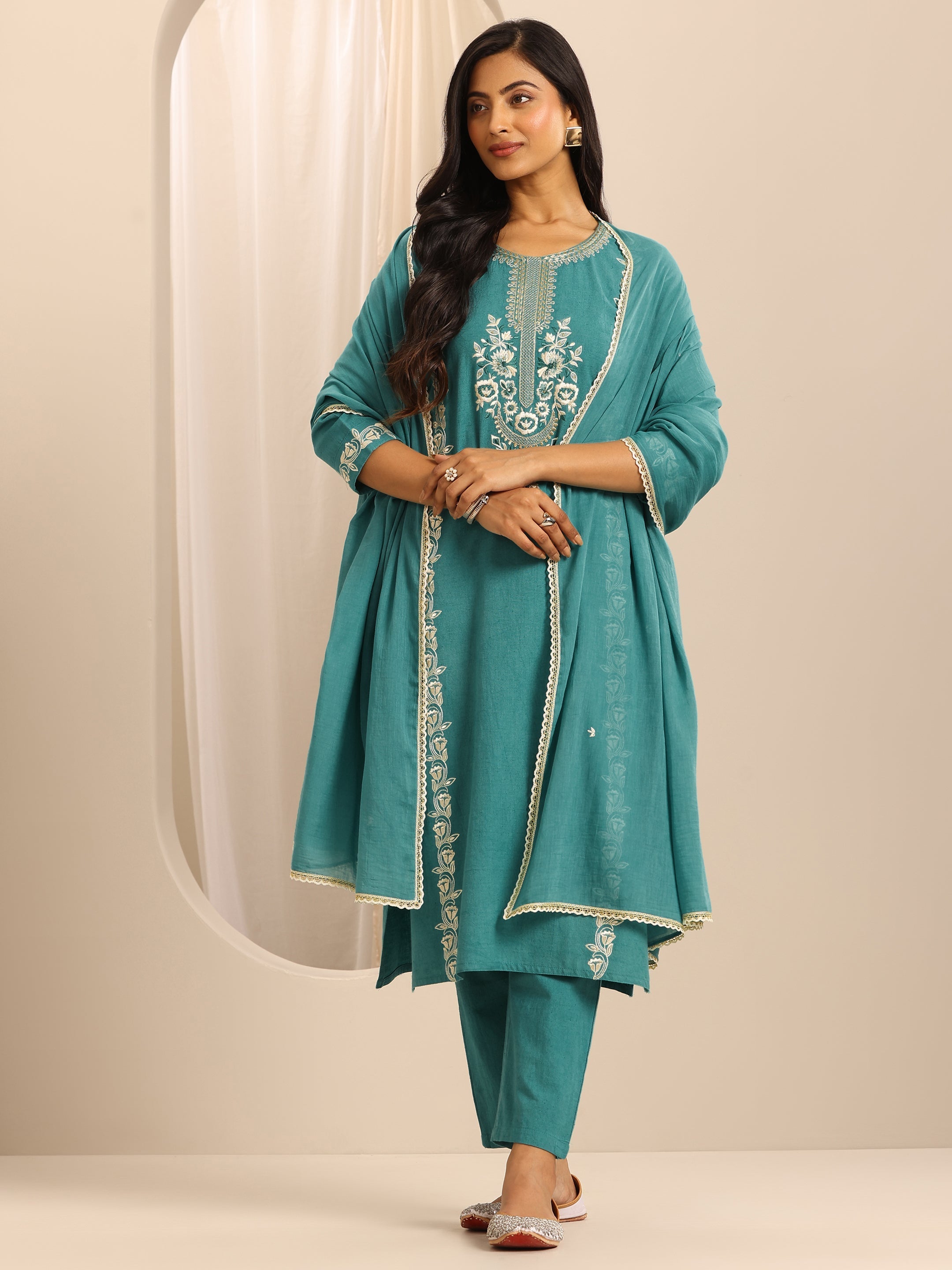 Green Embroidered Cotton Blend Straight Suit Set With Dupatta