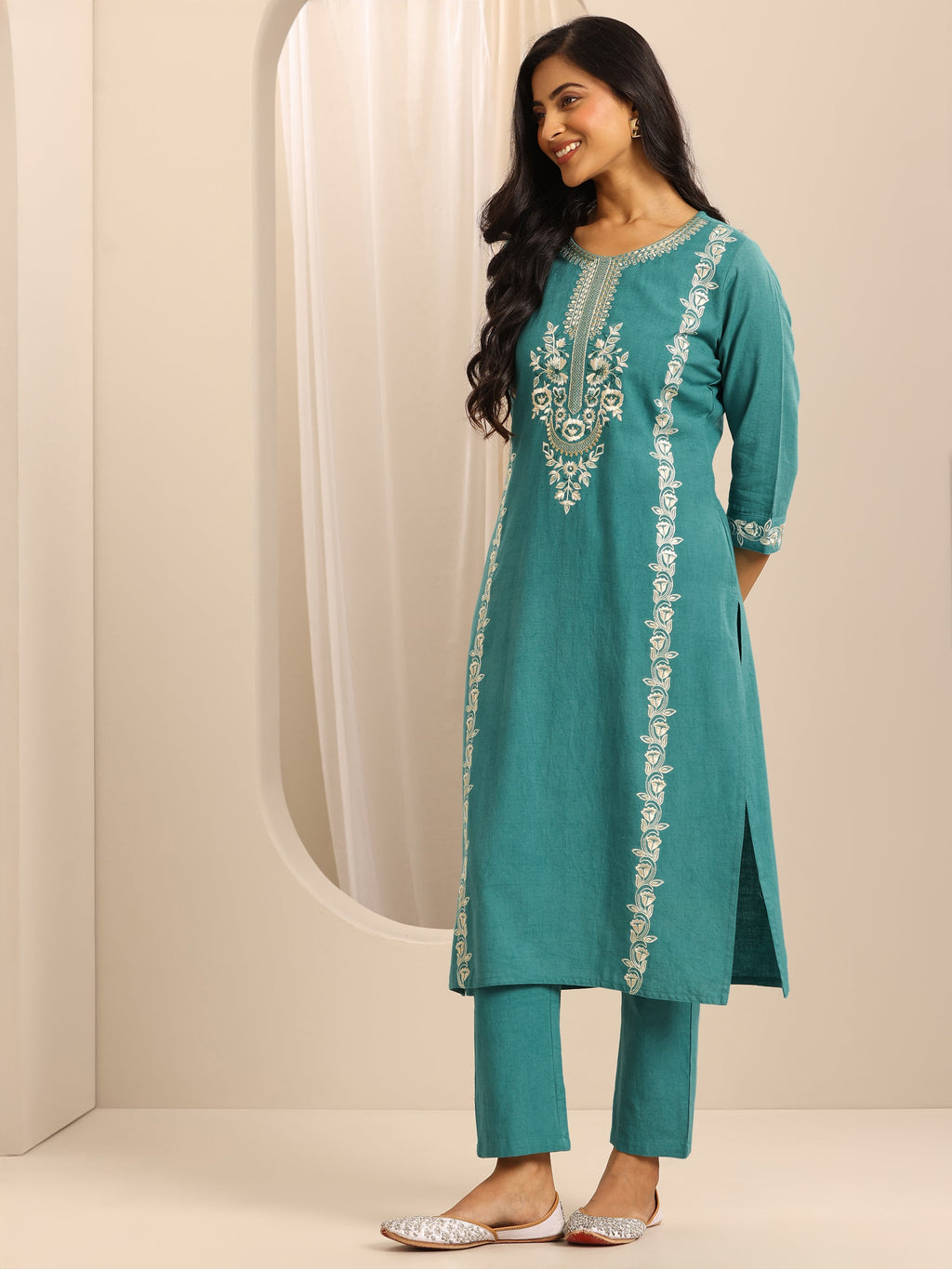 Green Embroidered Cotton Blend Straight Suit Set With Dupatta