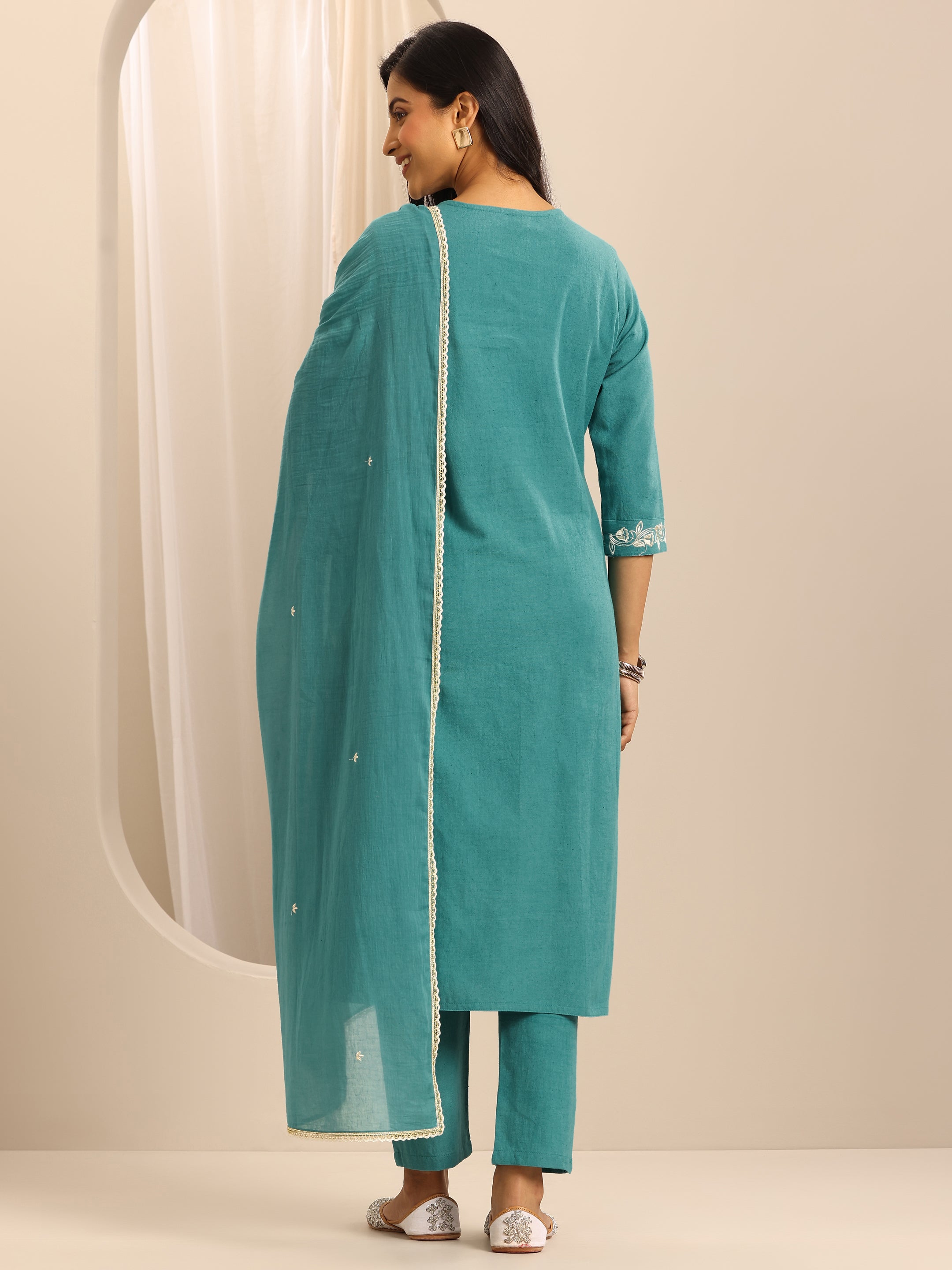 Green Embroidered Cotton Blend Straight Suit Set With Dupatta