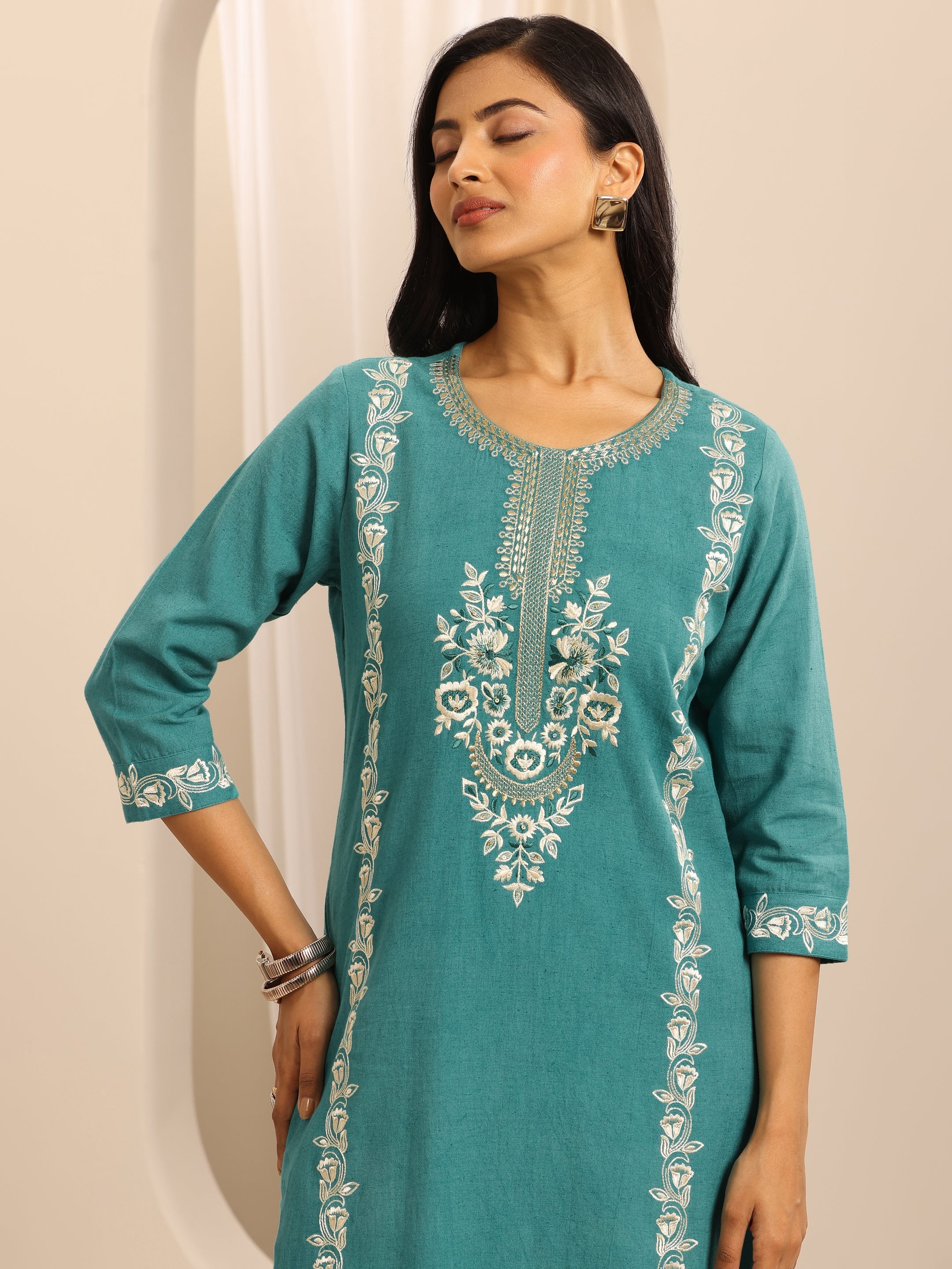 Green Embroidered Cotton Blend Straight Suit Set With Dupatta