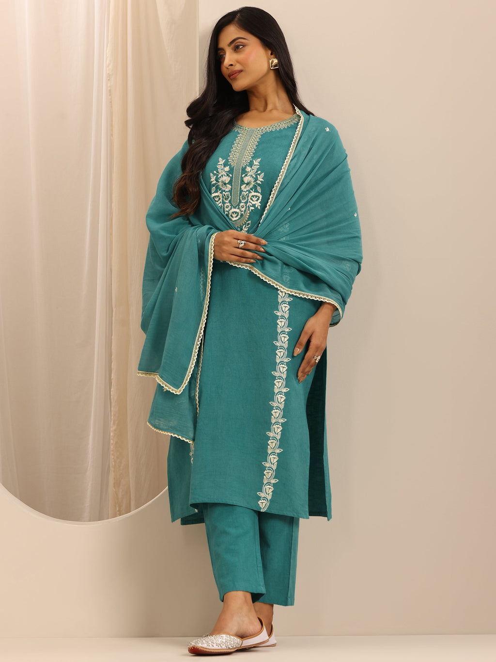 Green Embroidered Cotton Blend Straight Suit Set With Dupatta