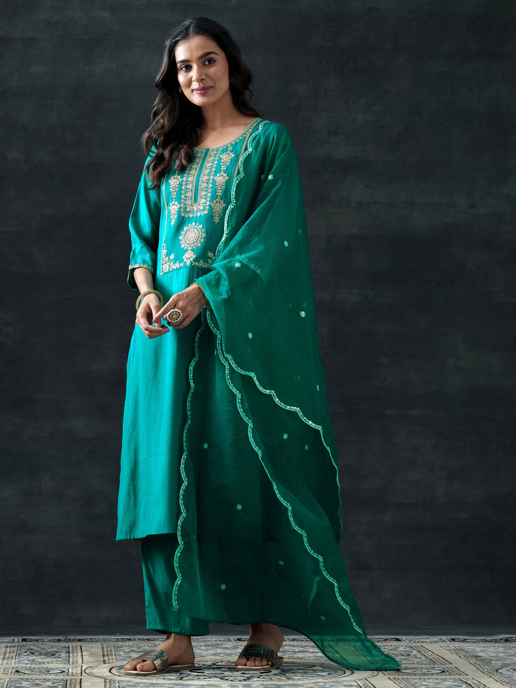 Green Embroidered Silk Blend Straight Suit Set With Dupatta