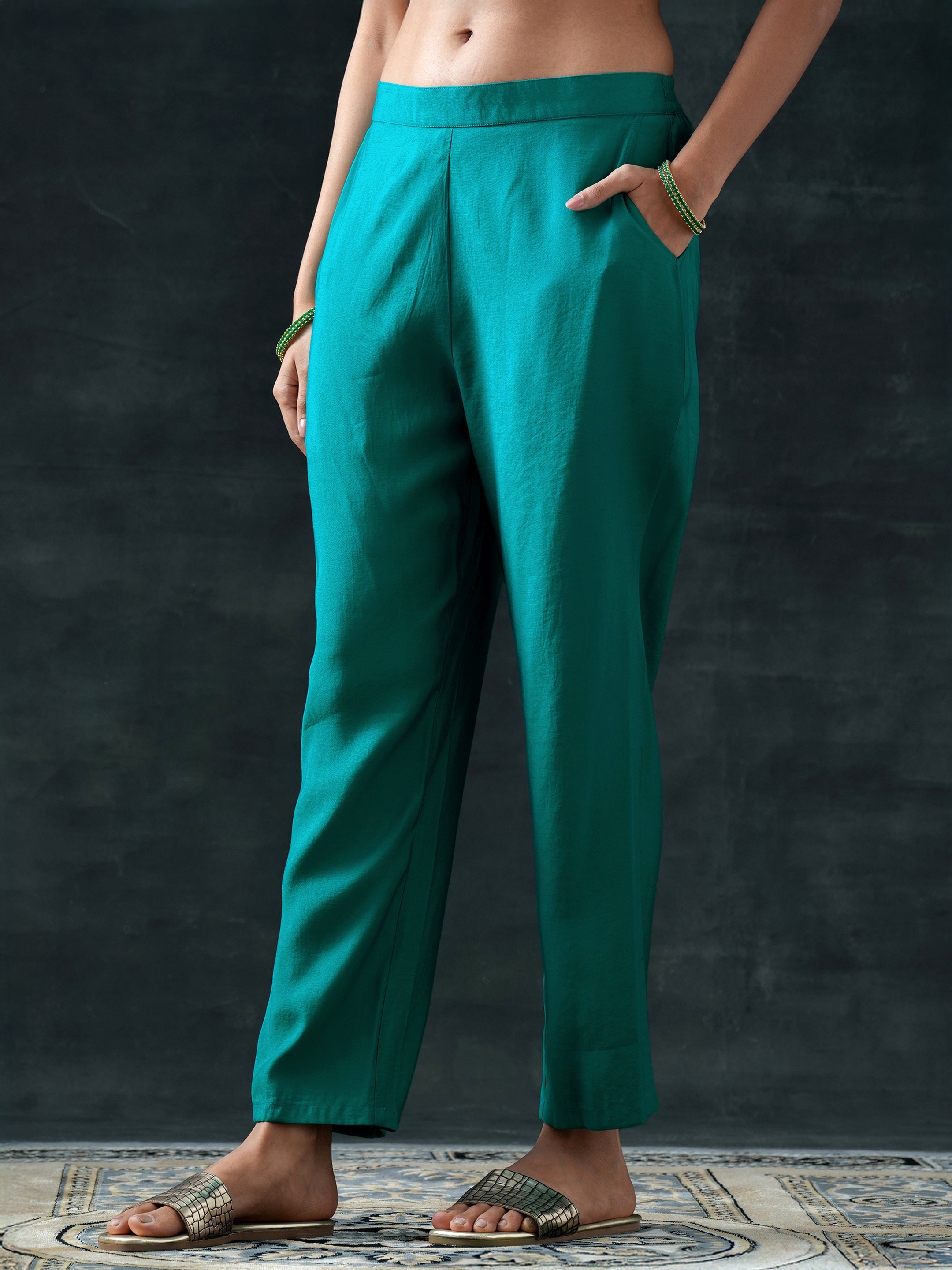 Green Embroidered Silk Blend Straight Suit Set With Dupatta