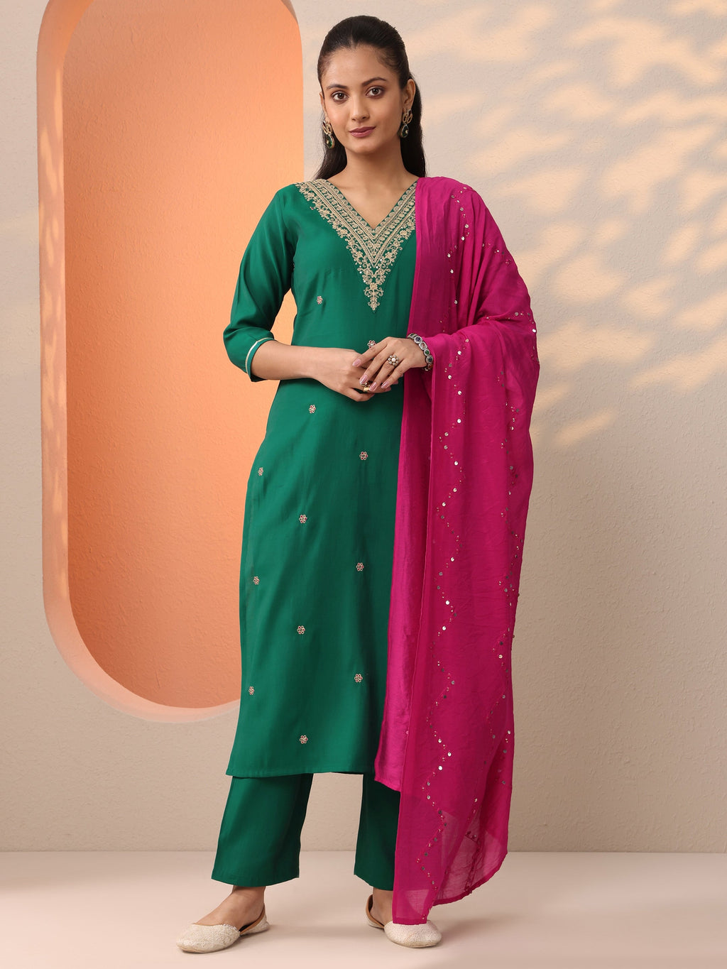 Green Embroidered Silk Blend Straight Suit Set With Dupatta