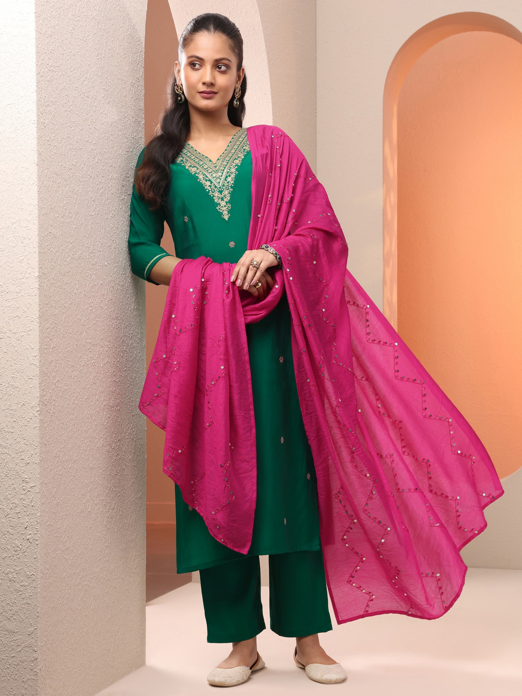 Green Embroidered Silk Blend Straight Suit Set With Dupatta