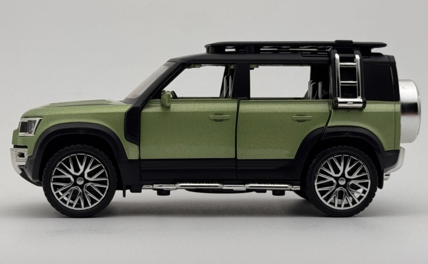 Land Rover Defender 110 1:24 diecast Scale Model car | Assorted Colors