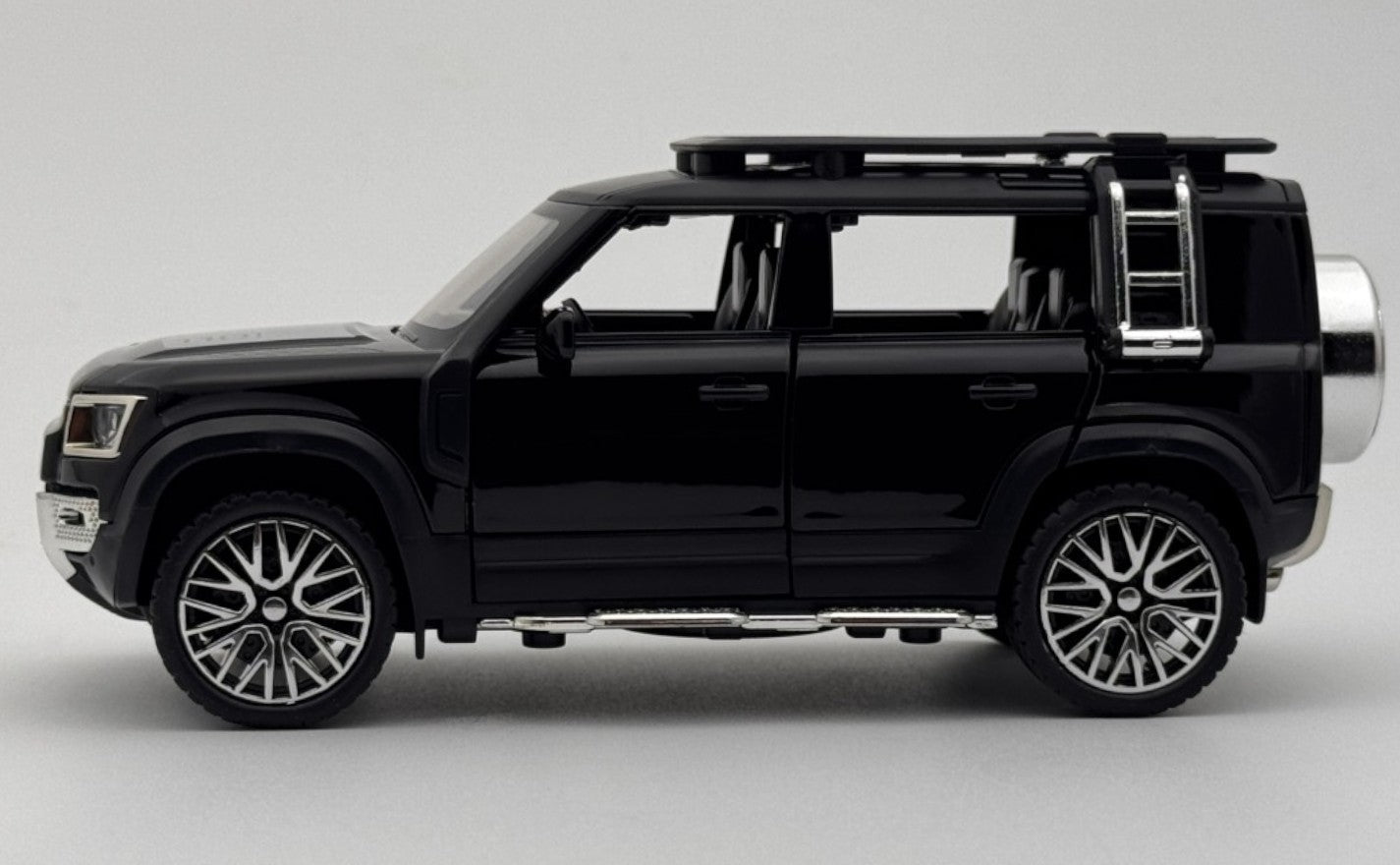 Land Rover Defender 110 1:24 diecast Scale Model car | Assorted Colors